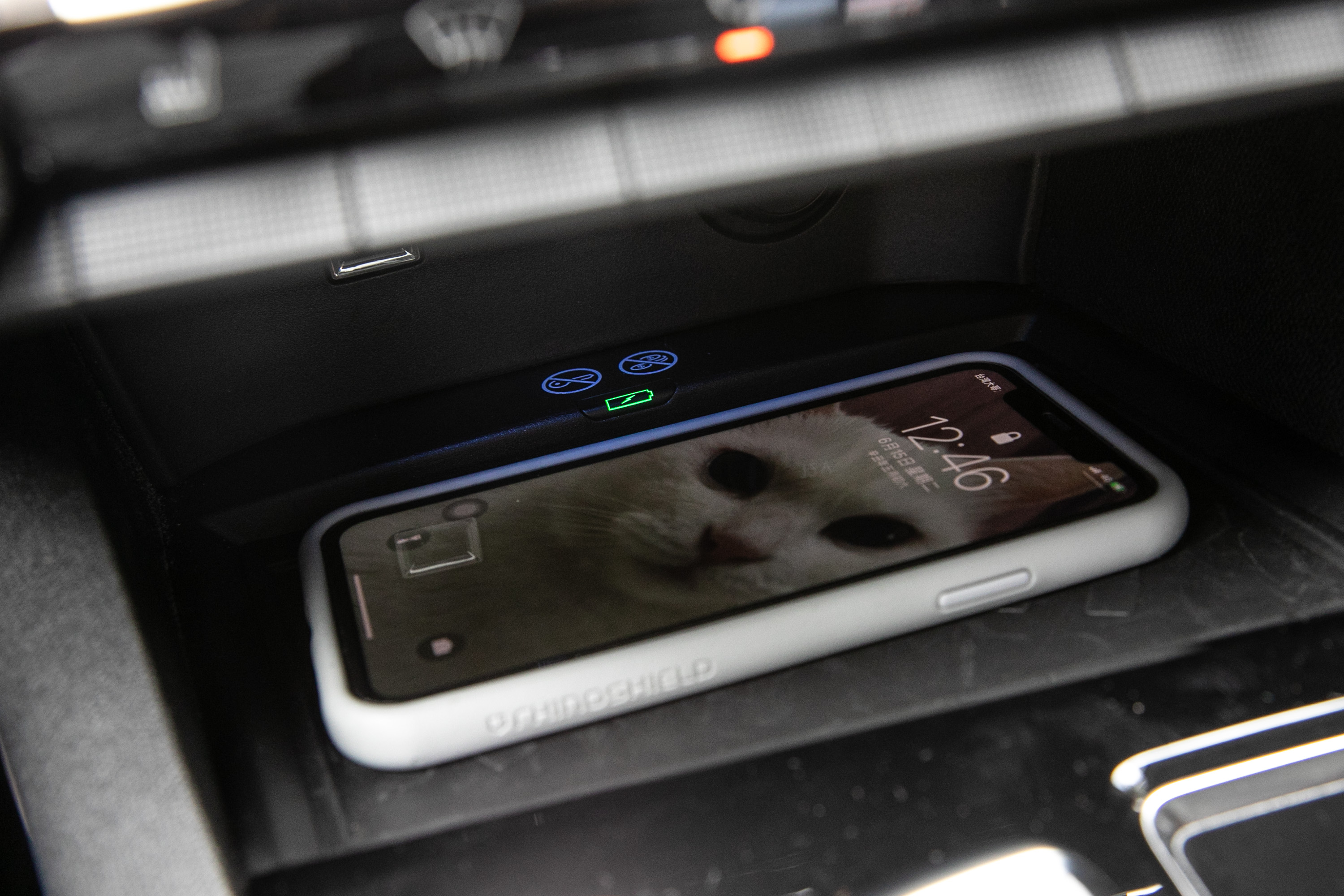 配備有無線充電板,提升用車便利性。