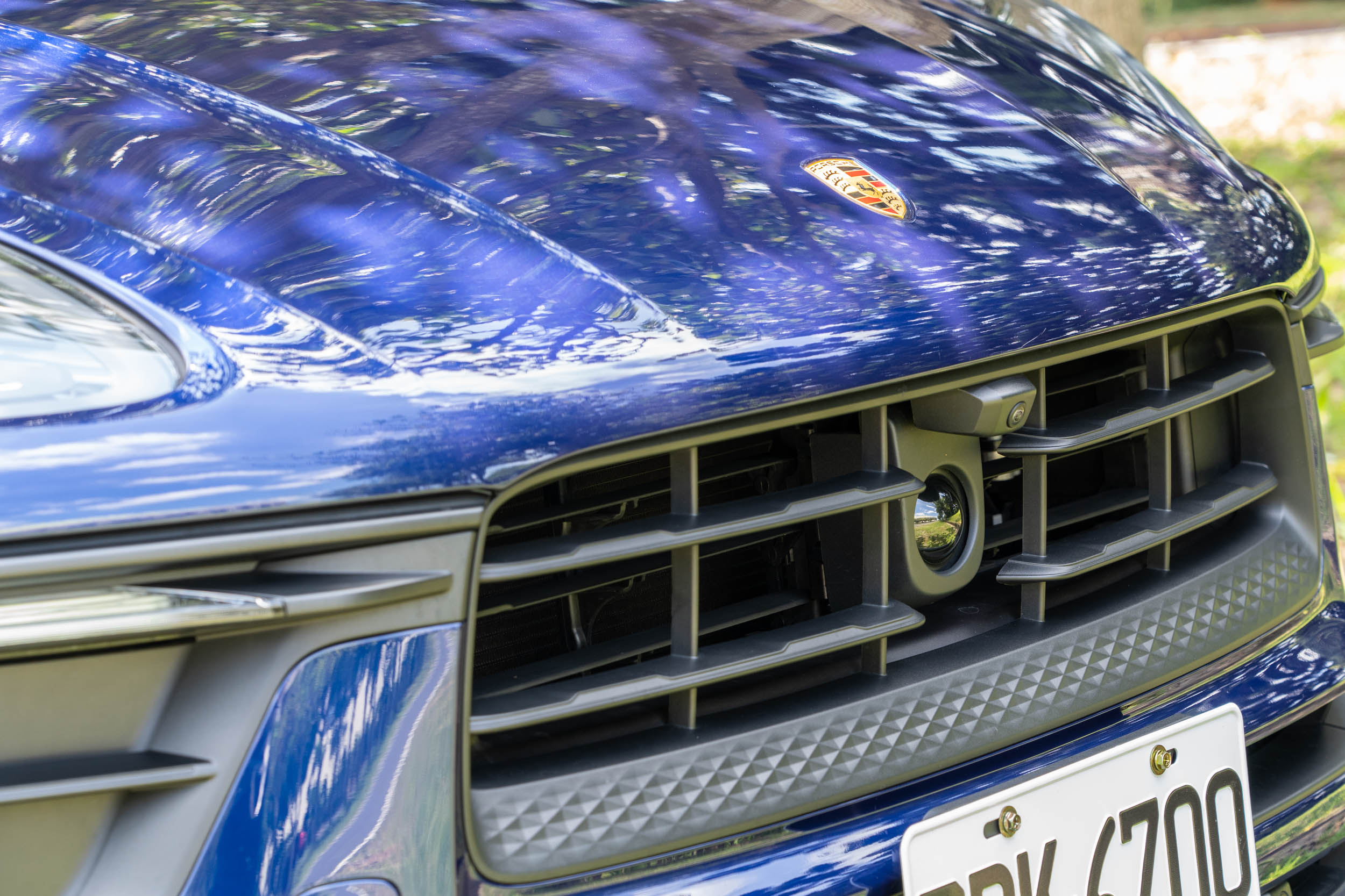 ADAS 系統的感測器設置於前氣壩的中央處。