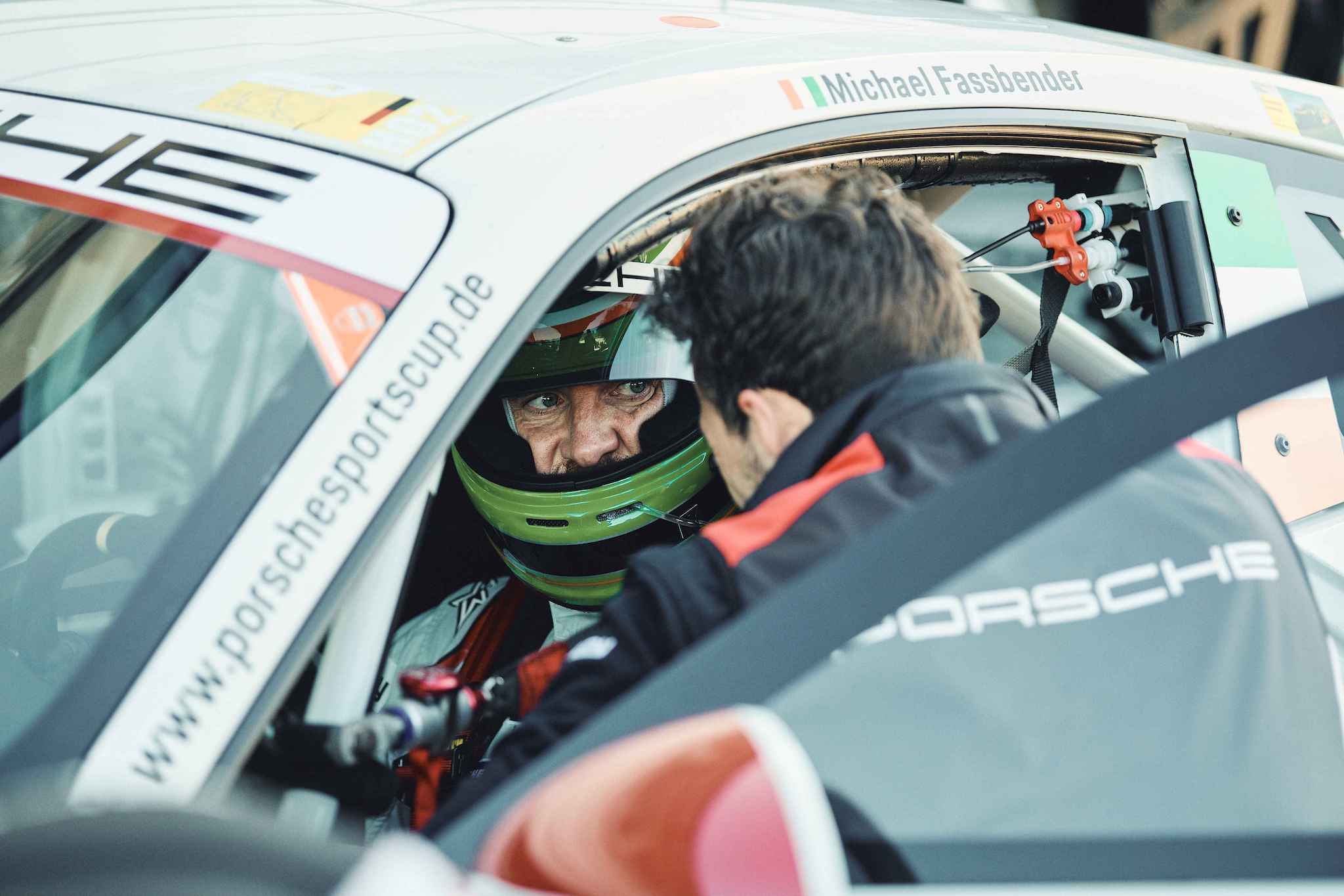 Porsche 針對賽事愛好者的入門課程包含了駕駛485 hp 的Porsche 911 GT3 Cup 接受訓練。