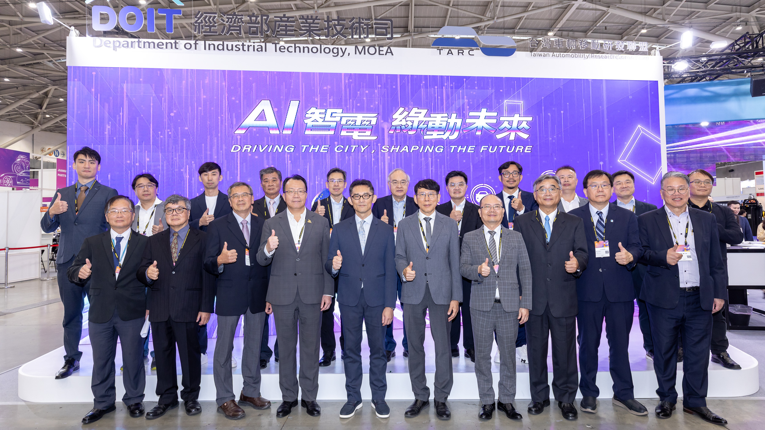 台北國際車用電子展「城際氫能大巴」與「AI智慧座艙」亮相