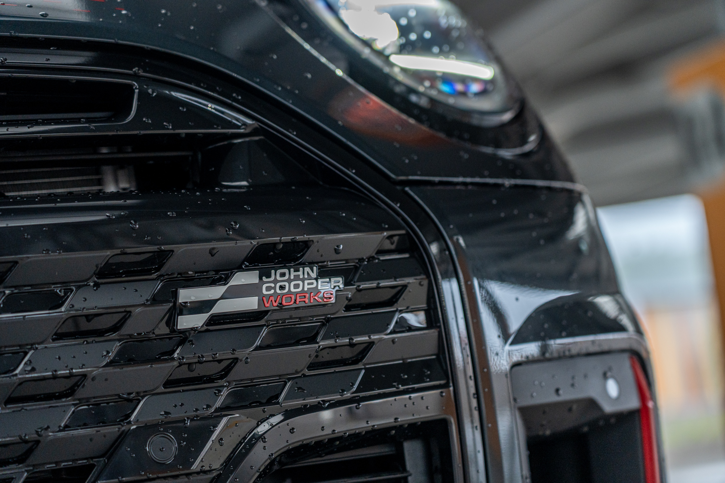 John Cooper Works 銘牌一直以來在設計上始終堅持如一。