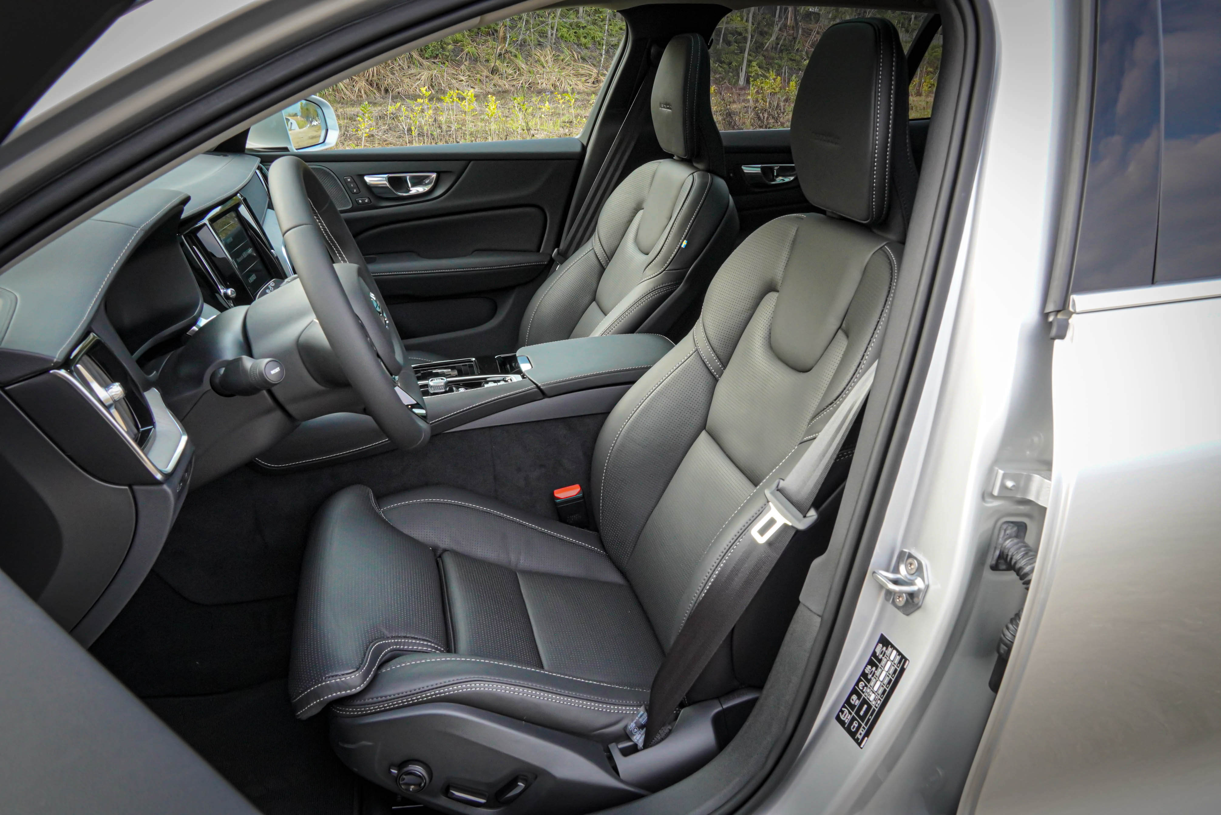 S60/V60 T6 標配 Inscription Nappa 透氣真皮舒適型座椅。