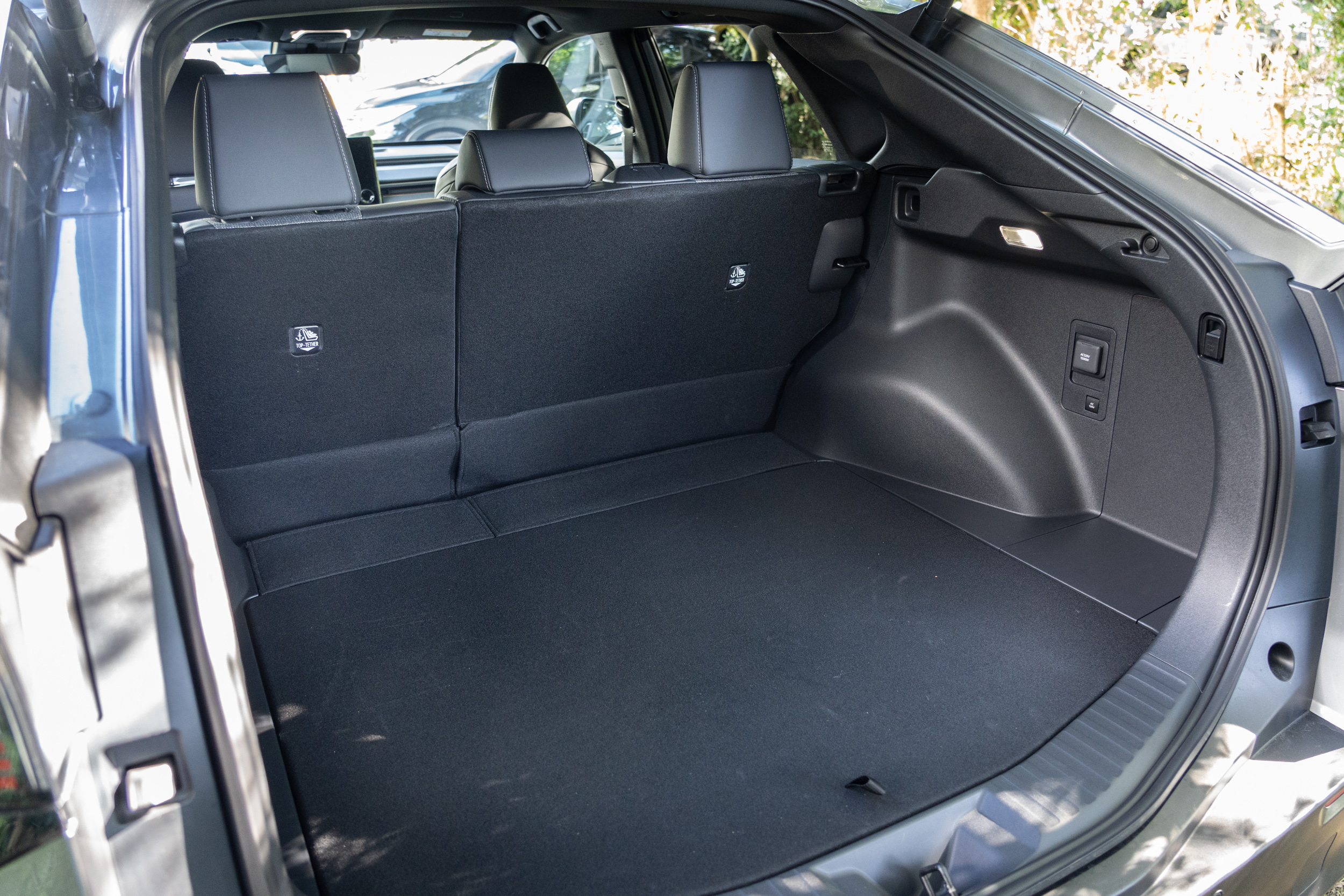 標準乘坐狀態下後廂容積為421公升。