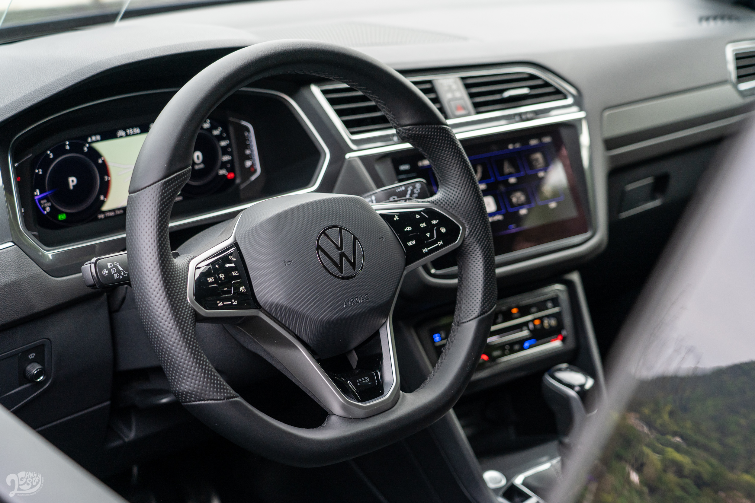 方向盤算是筆者認為在 380 TSI R-Line Performance 上的亮點,握感與質感兼具。