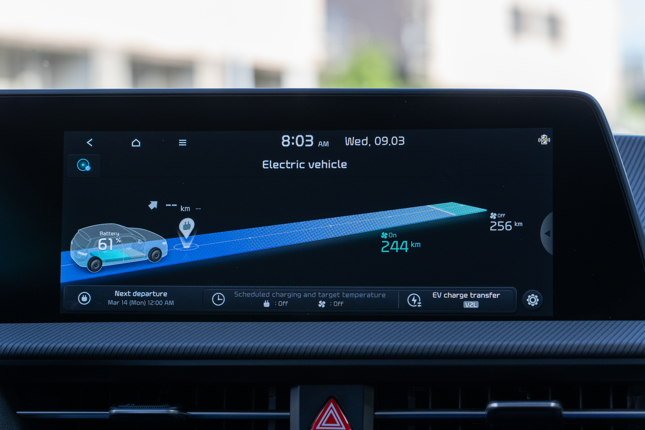 曲面螢幕配置與 Ioniq 5 相仿,除了 UI 細節上的不同,主要功能呈現的畫面其實也幾乎沒有差異。