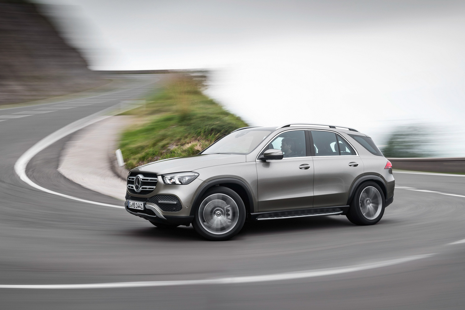 The new Mercedes-Benz GLE提供了現行車款獨有的E-Active Body Control 進階主動車身控制系統。