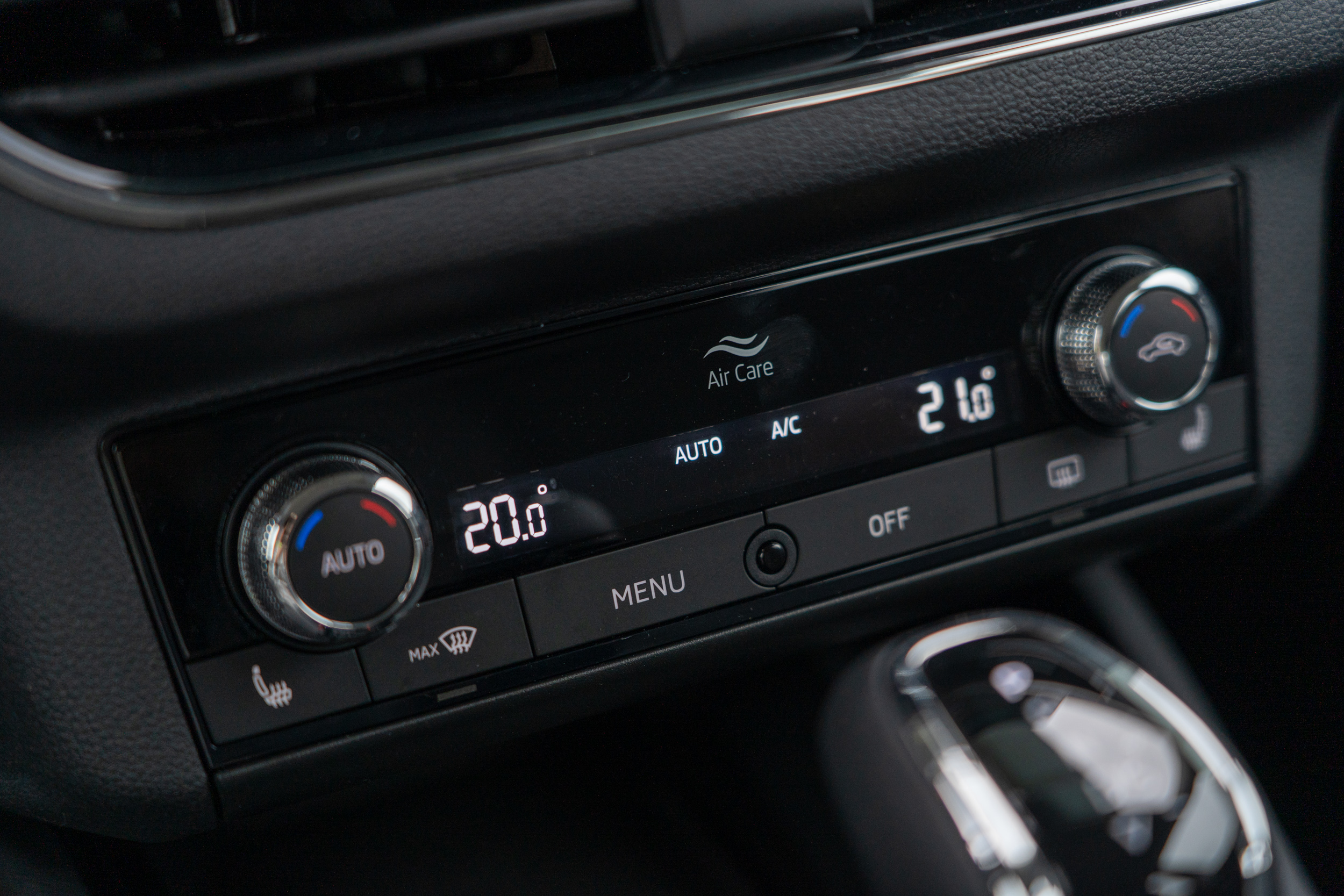 縱使沒有三區恆溫空調,雙區功能加上後座冷氣出風口的搭載也成同級少有的配置。