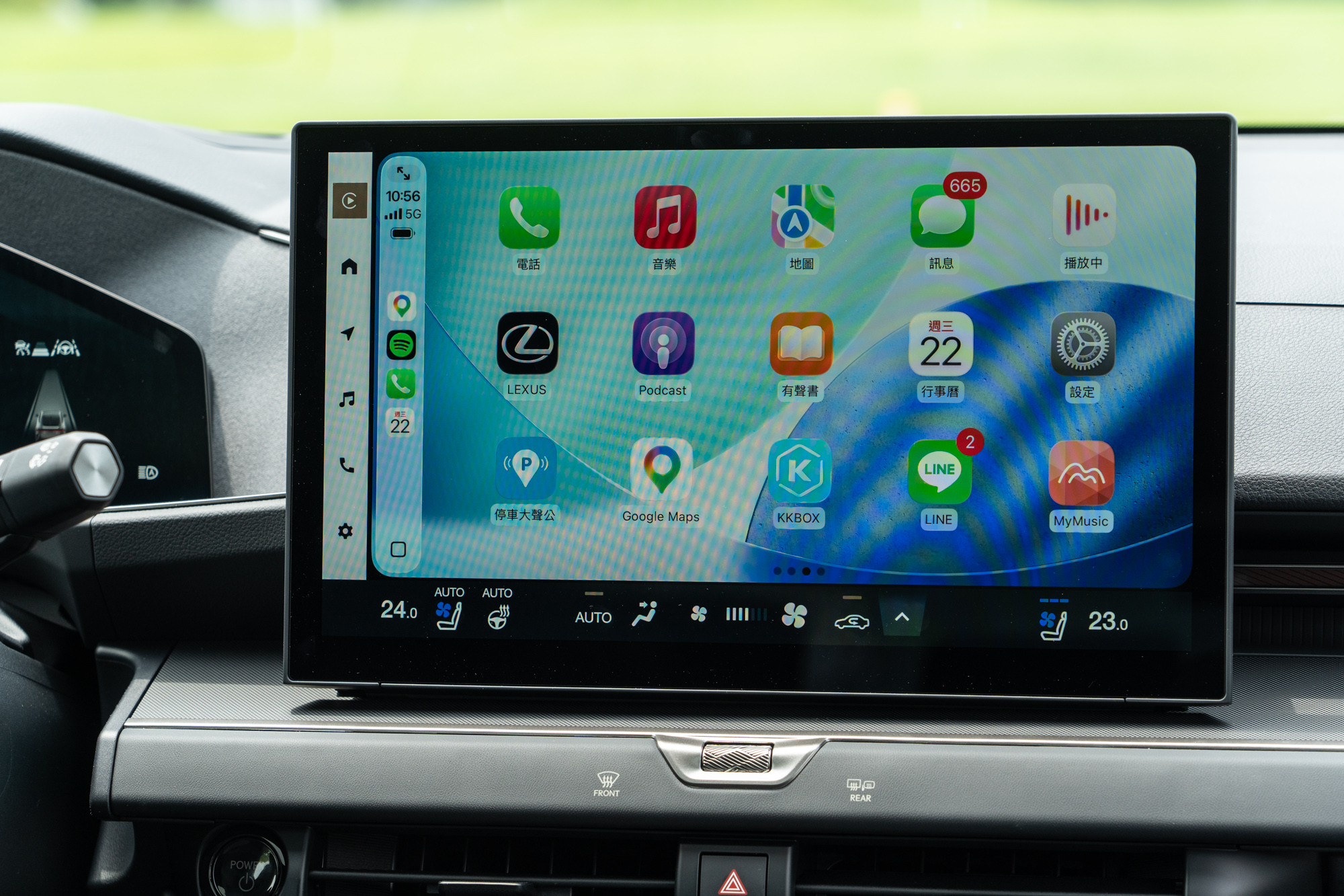 14吋中控螢幕也可無線連接Apple CarPlay與Android Auto雙系統。