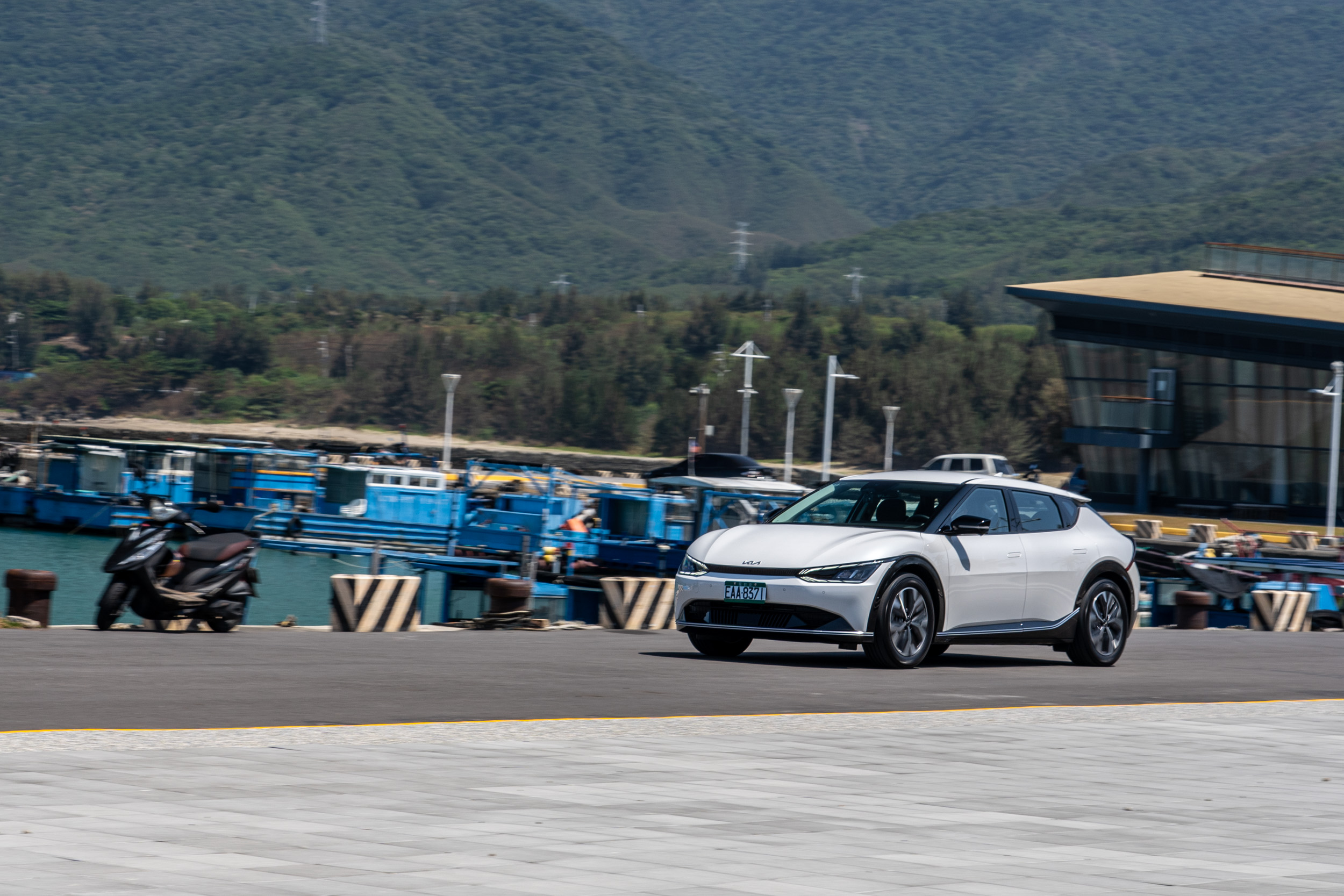 雖然我們沒有把體驗重點放在產品本身,但 EV6 所給予的操駕感受、電能輸出力道還是讓人相當滿足。