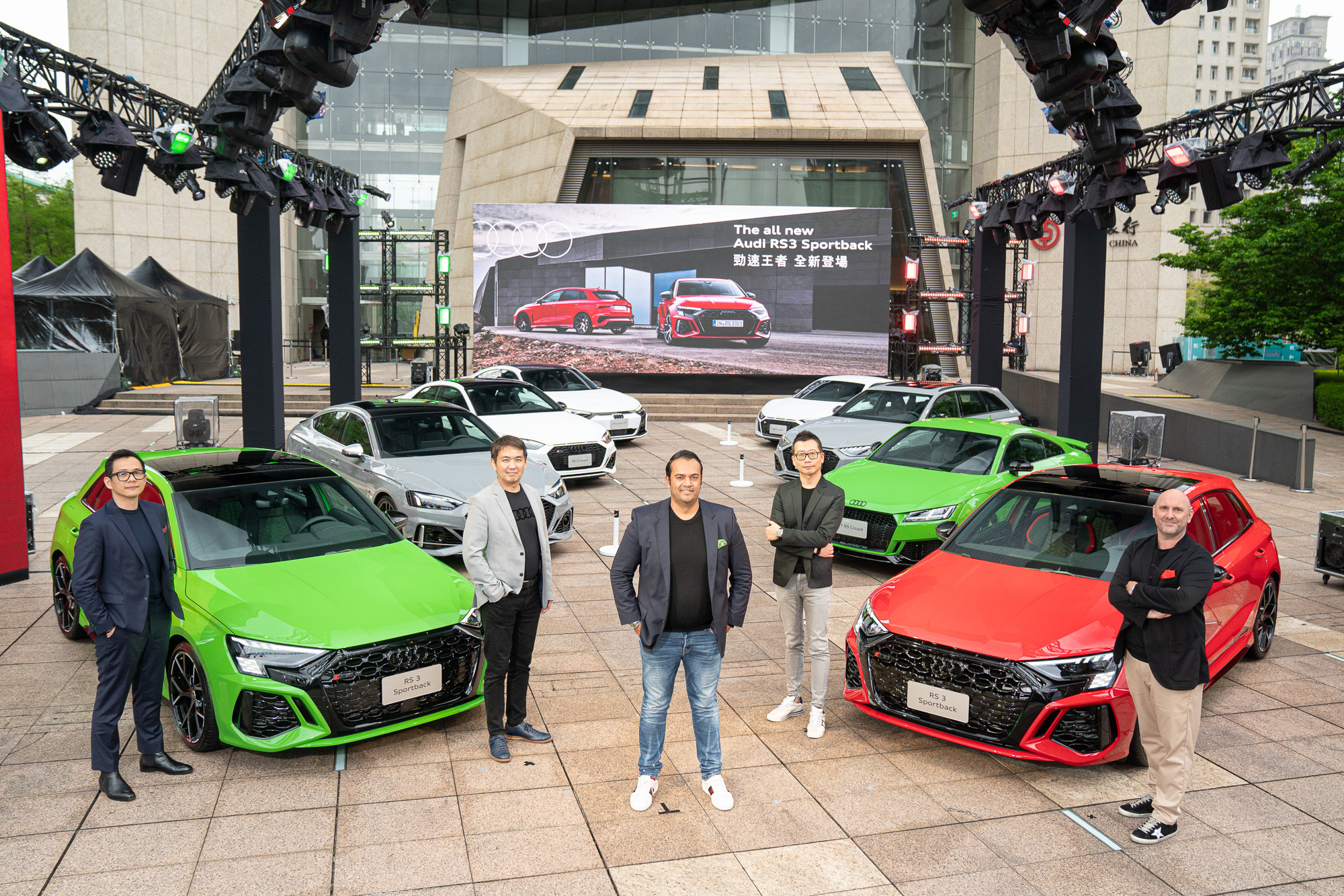 左起台灣奧迪通路發展處長Yoon Han Chin 先生、台灣奧迪行銷處長石田英明先生、台灣福斯集團暨台灣奧迪總裁安薩瑞(Rahil Ansari)先生、台灣奧迪銷售處長孫敏郎先生及台灣奧迪售後服務處長 Frank Lohwasser 先生。