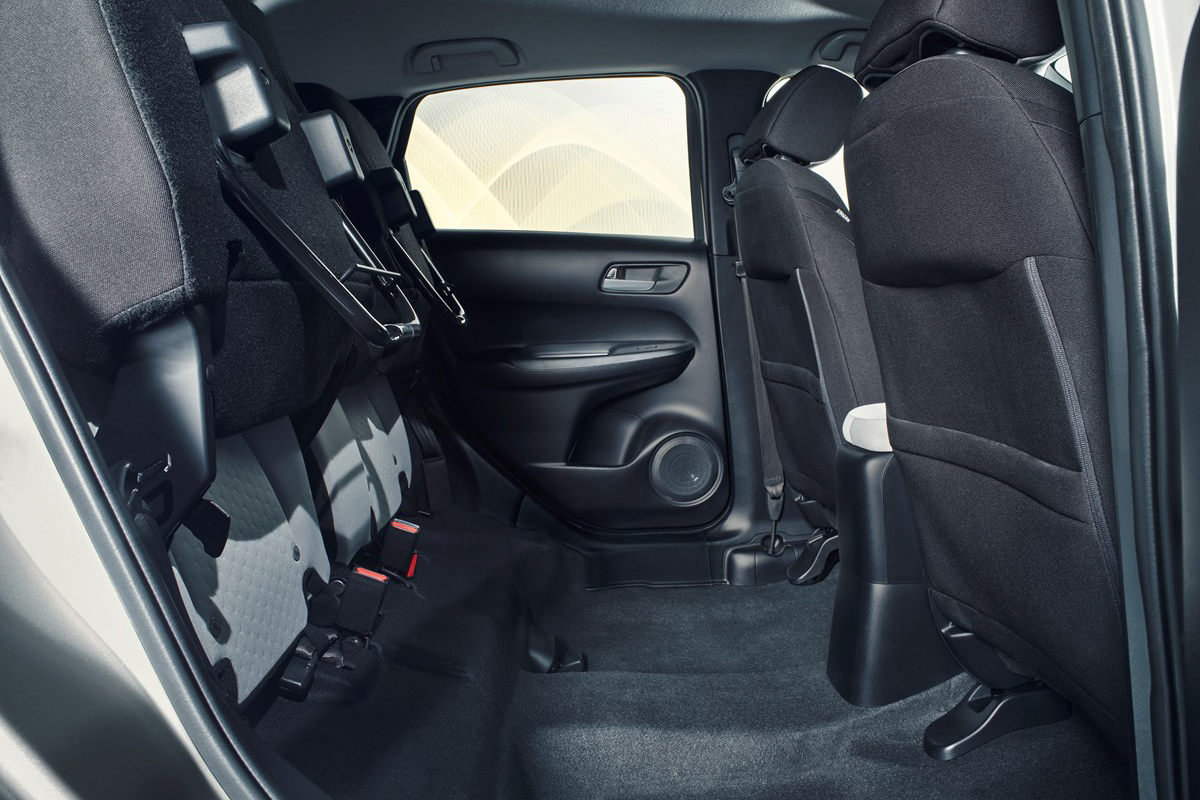 增高 T 模式(後座椅椅墊向上折疊)。