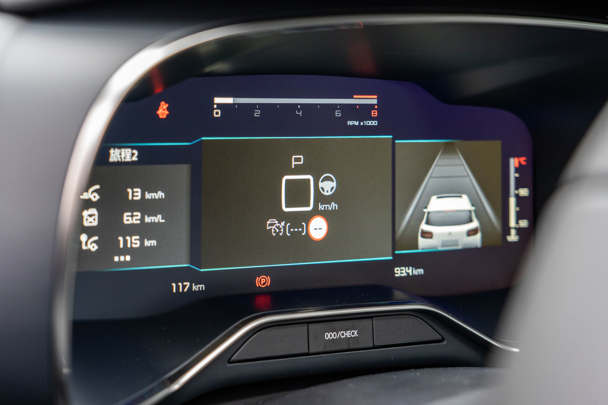 12.3 吋全彩數位儀表顯示幕具備多樣模式可供設定，駕駛可依自身喜好選擇想要的儀表板介面。