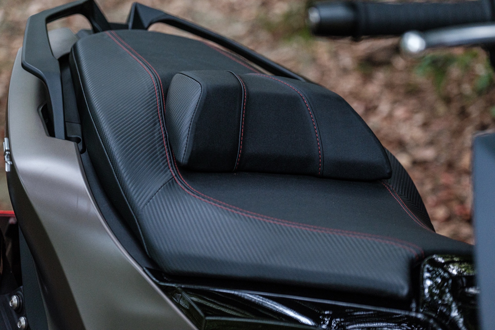 椅墊腰靠可以從座墊下的位置進行調整,免工具快速調整是許多人喜愛的項目。