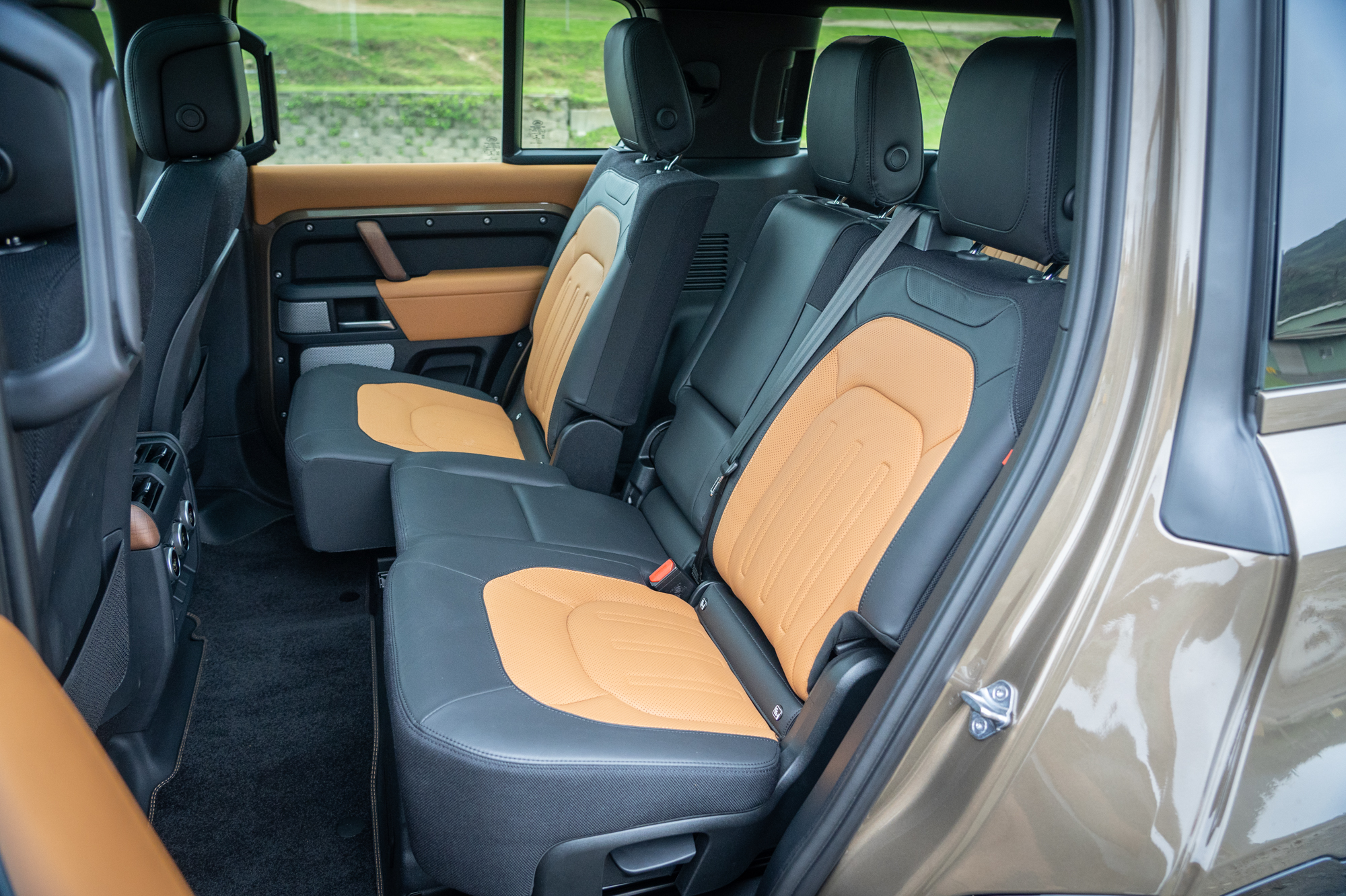 第二排座椅除了可以加熱以外還有 60:40 的後仰功能。