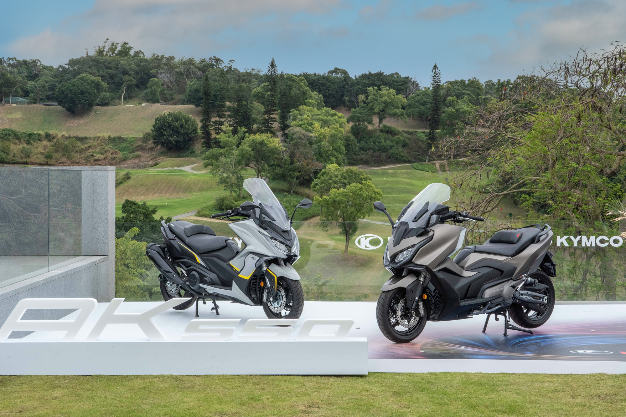 新世代 AK550 預告明年第一季正式上市。