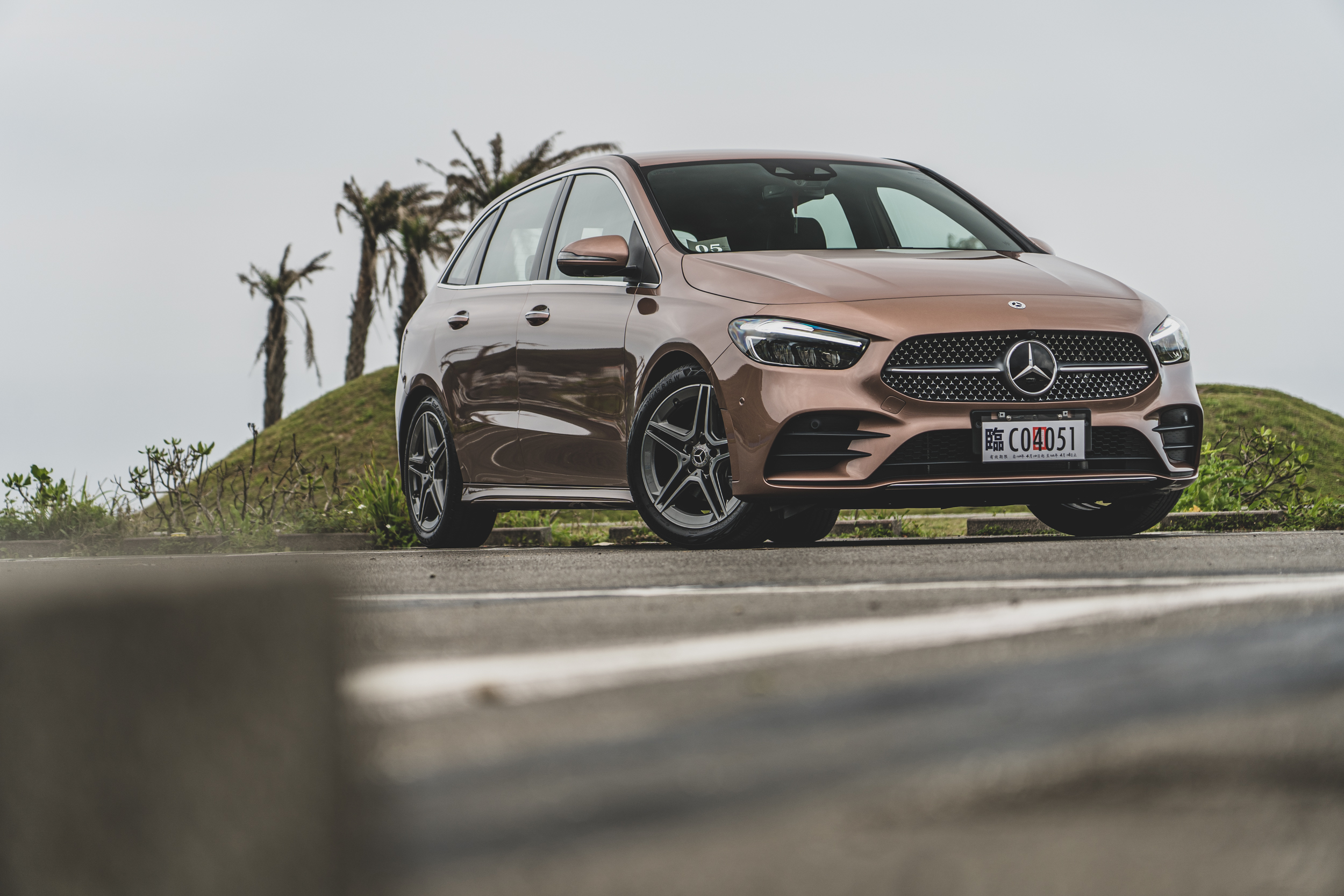 B-Class 相較下則理所當然地圓潤許多,以迎合其傾向家用、機能的產品特性。