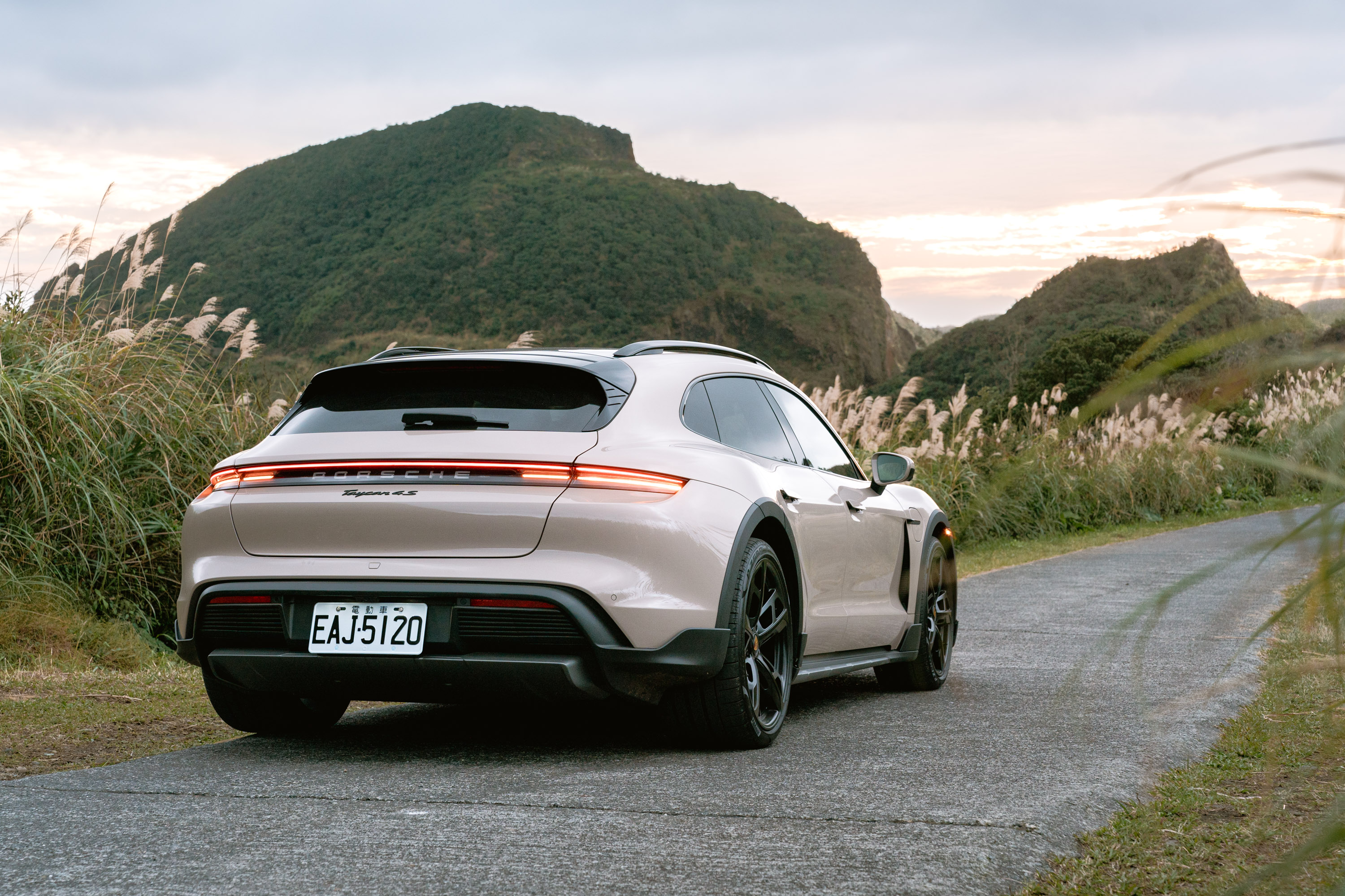 此回試駕車款選用多項個人化配置,全車個人化選配約314萬,提供準車主們參考,若是喜歡也可以整組帶回家,無疑是幫助有選擇障礙的朋友快速結標。