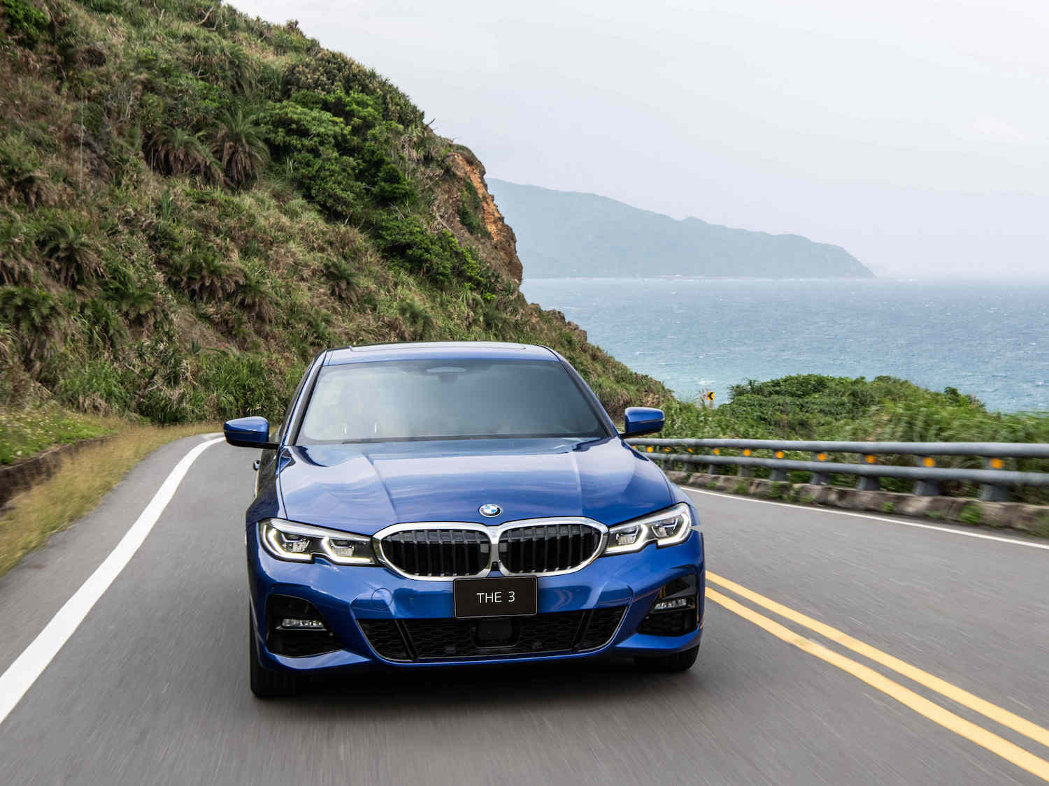全新 BMW 3系列指定車型享低月付 9,900 元起多元分期方案或 180 萬 60 期 0 利率專案或尊榮租賃專案(含 3 年租賃 0 利率、贈送 3 年牌燃稅)以及 1 年乙式全險。