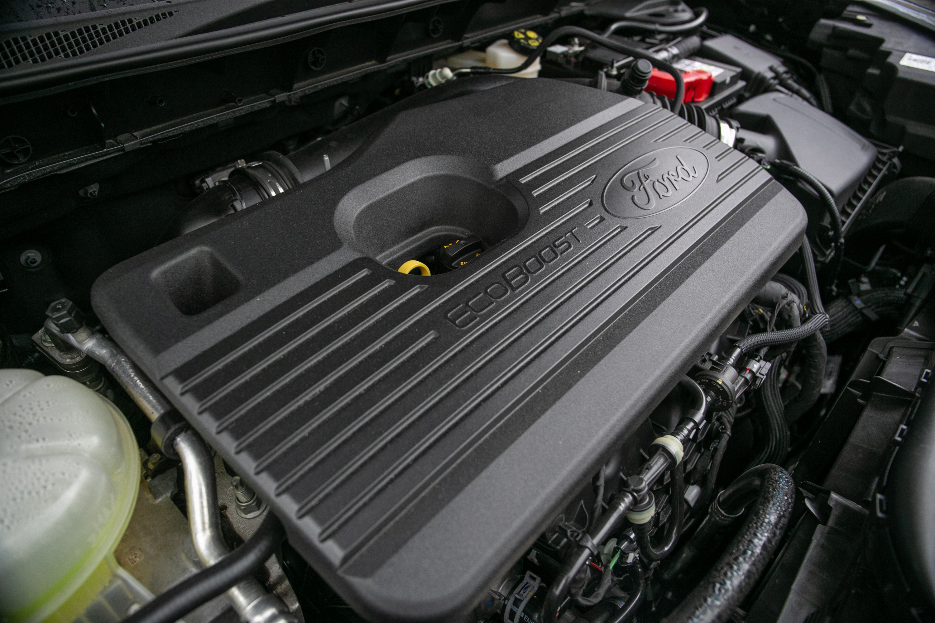 Kuga Ecoboost 250 AWD ST-Line X 搭載 2.0 升雙渦流渦輪增壓汽油引擎，具備 250ps / 5500rpm 最大馬力與 38.7kgm / 3000rpm 最大扭力輸出。