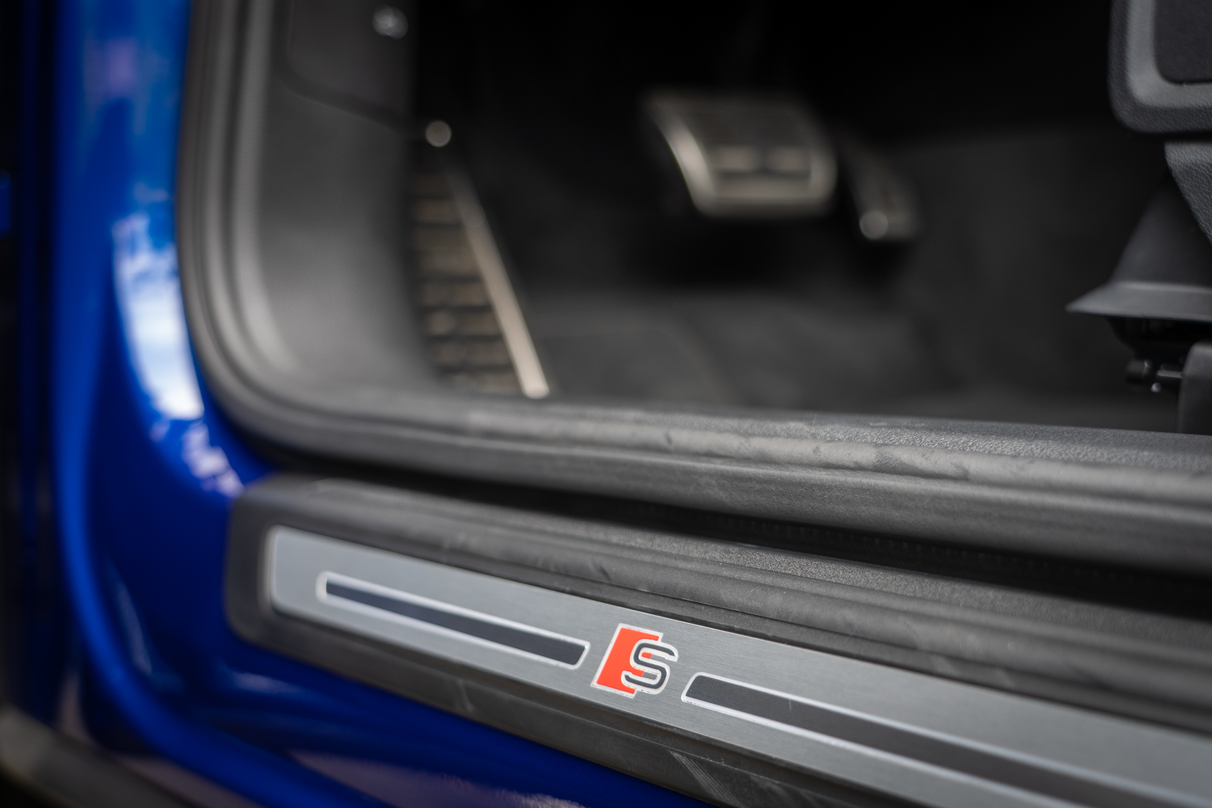 S line 式樣發光門檻為 Edition One 升級配備之一。