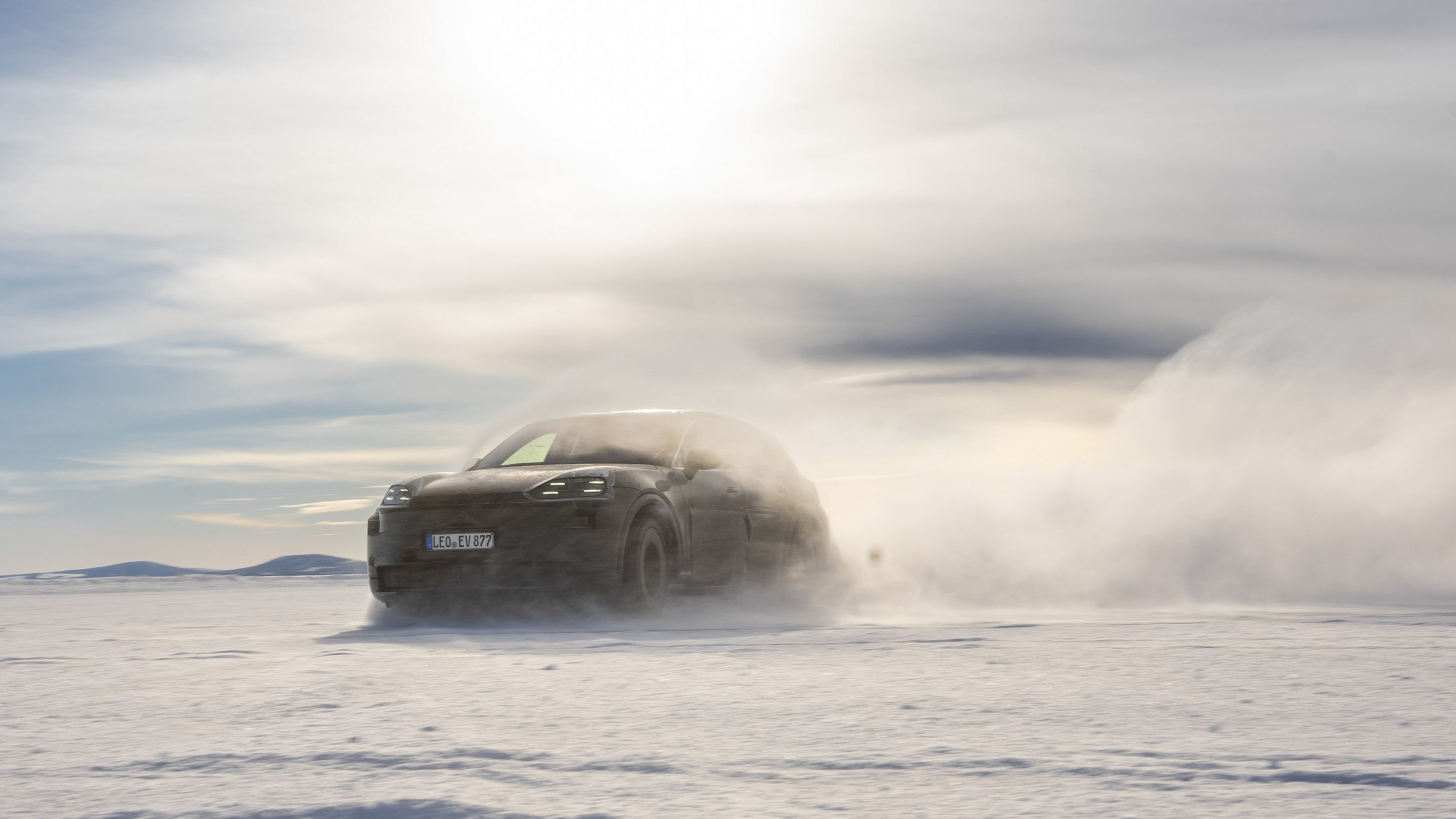 Porsche 純電 Cayenne 進行最終耐久測試中！