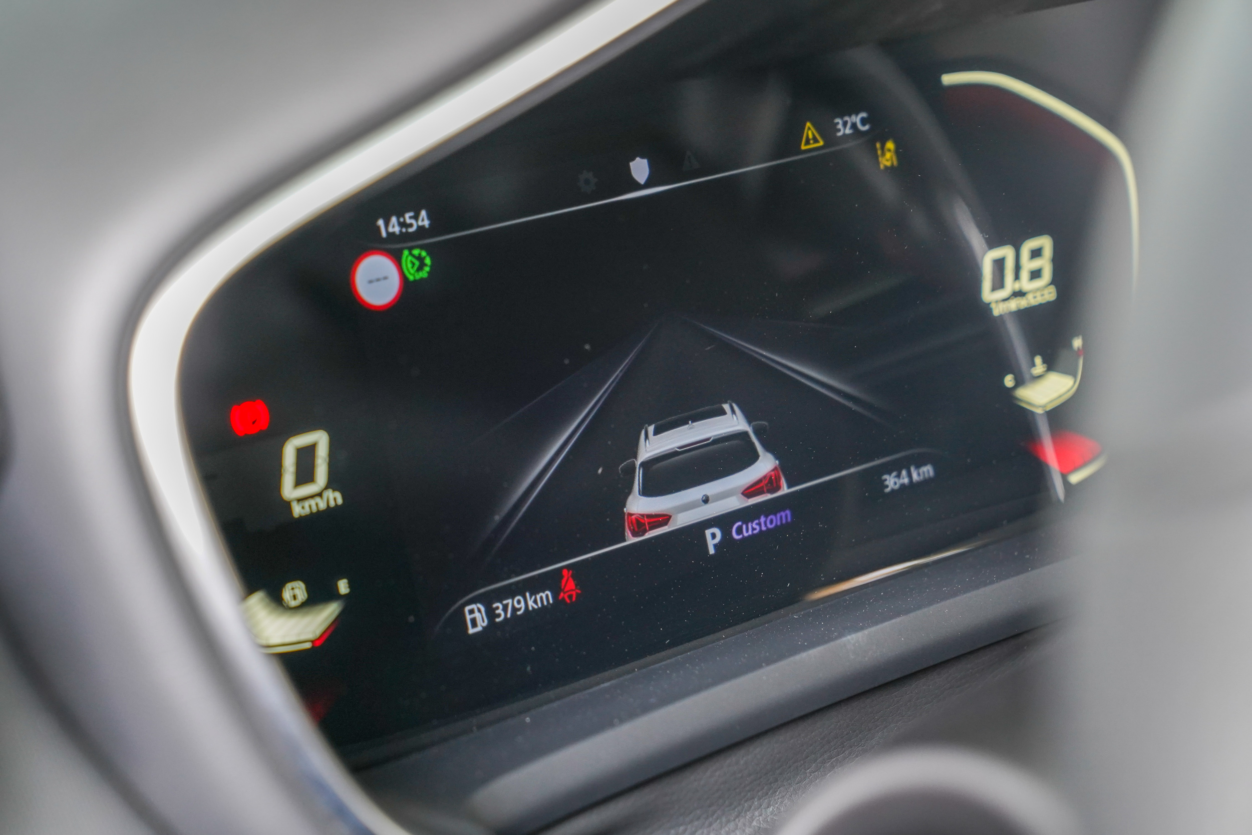 12.3 吋的數位儀表板僅有單一顯示模式。