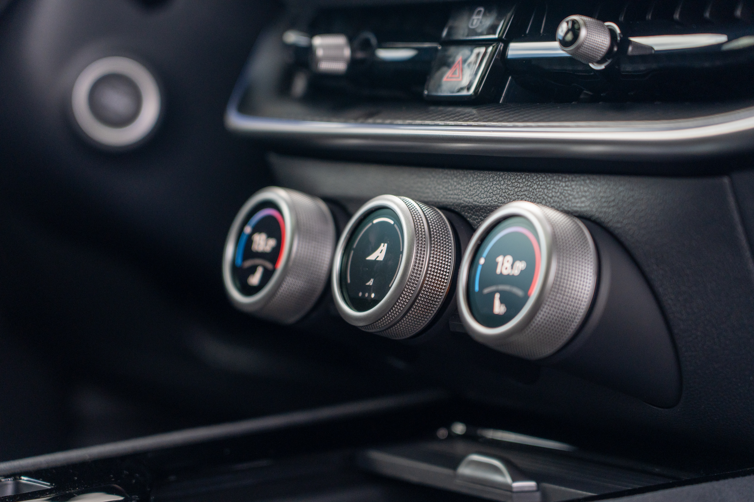 Smart Dials 不只空調、音量,連同駕駛模式也能進行快速切換。