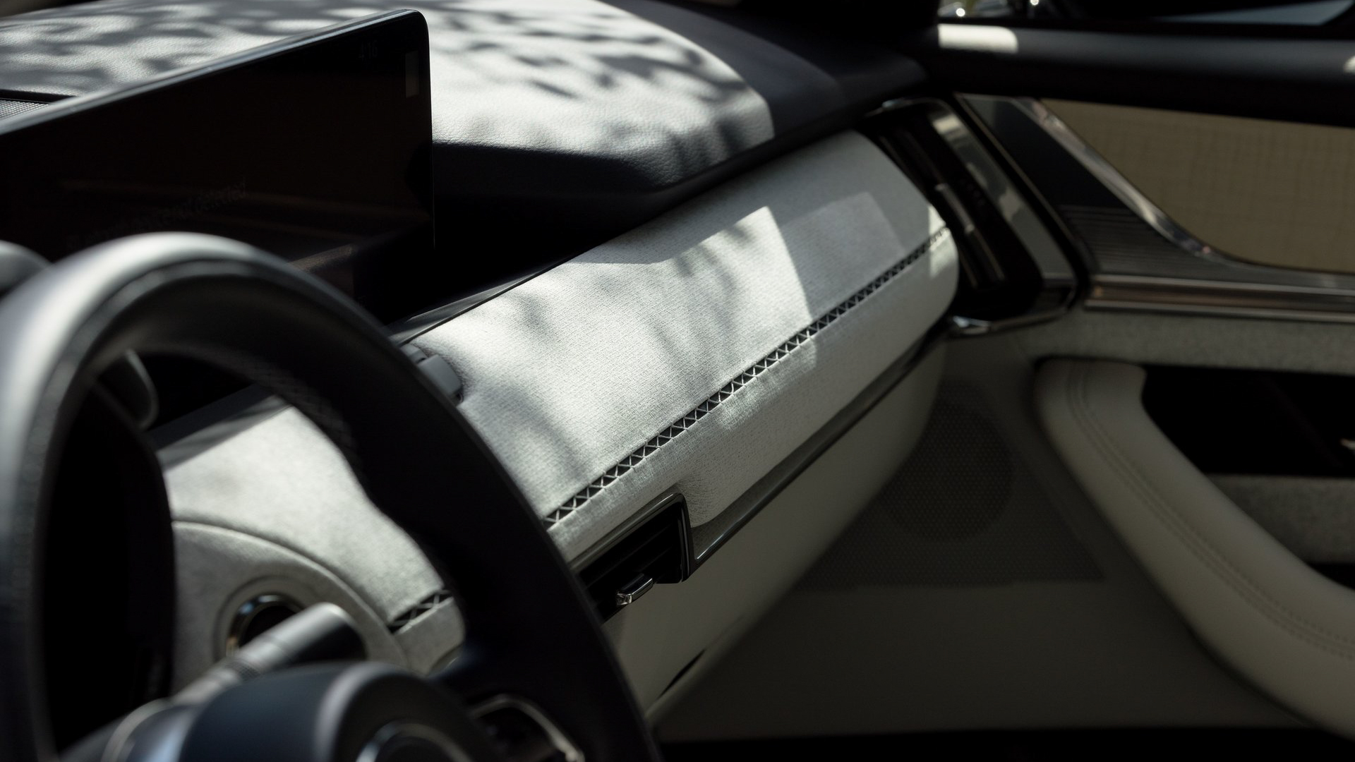 Mazda「Kakenui 日式懸浮縫合」工藝，是其他同級對手難以企及的內裝高度。