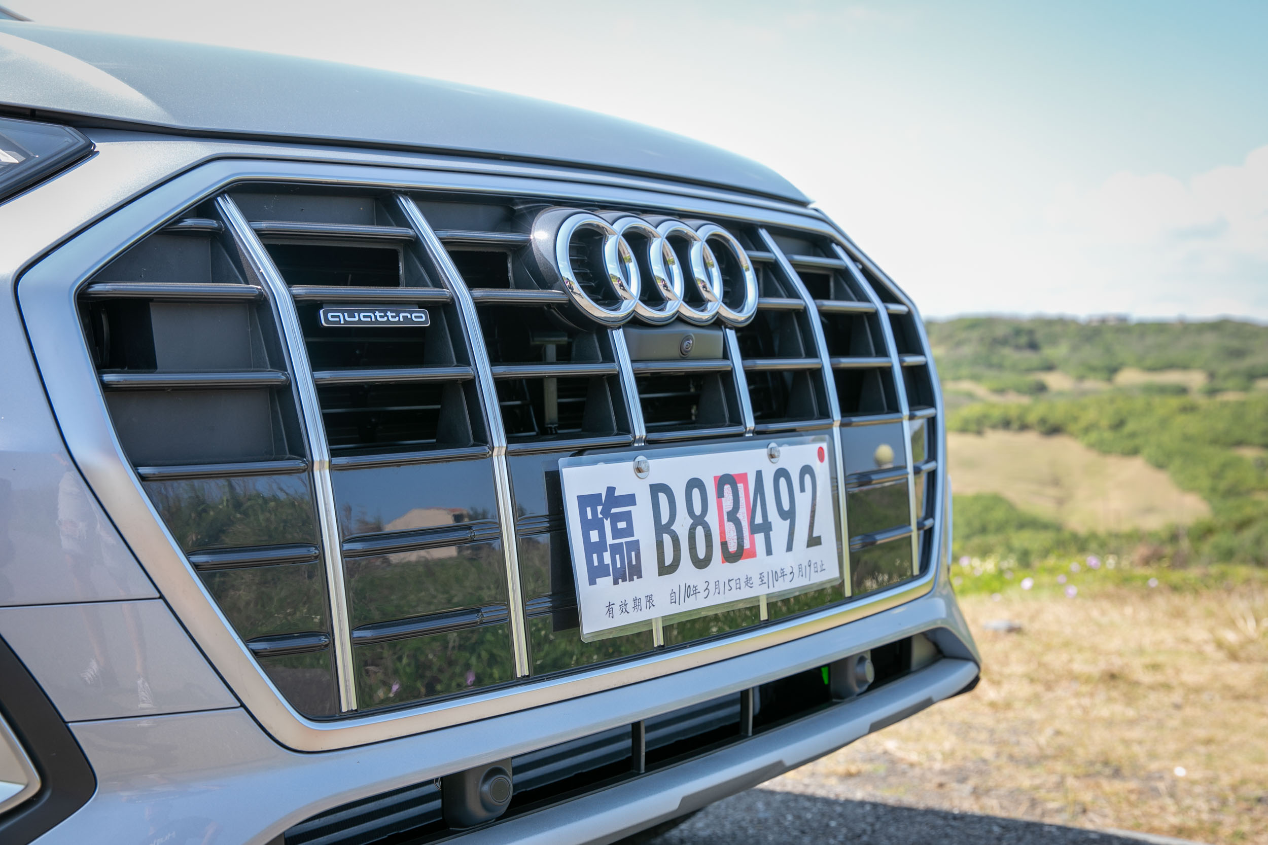 大面積的八角形水箱護罩成為車頭最搶眼的設計亮點。