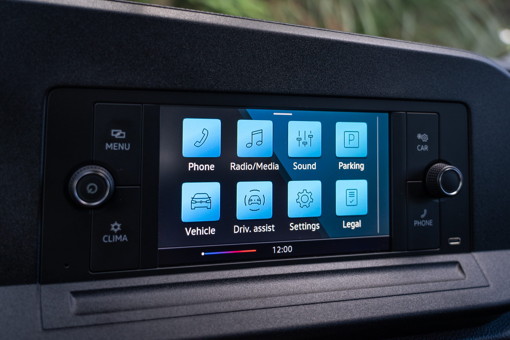 中控台車機配置 Composition Audio 6.5 吋螢幕原廠音響系統。