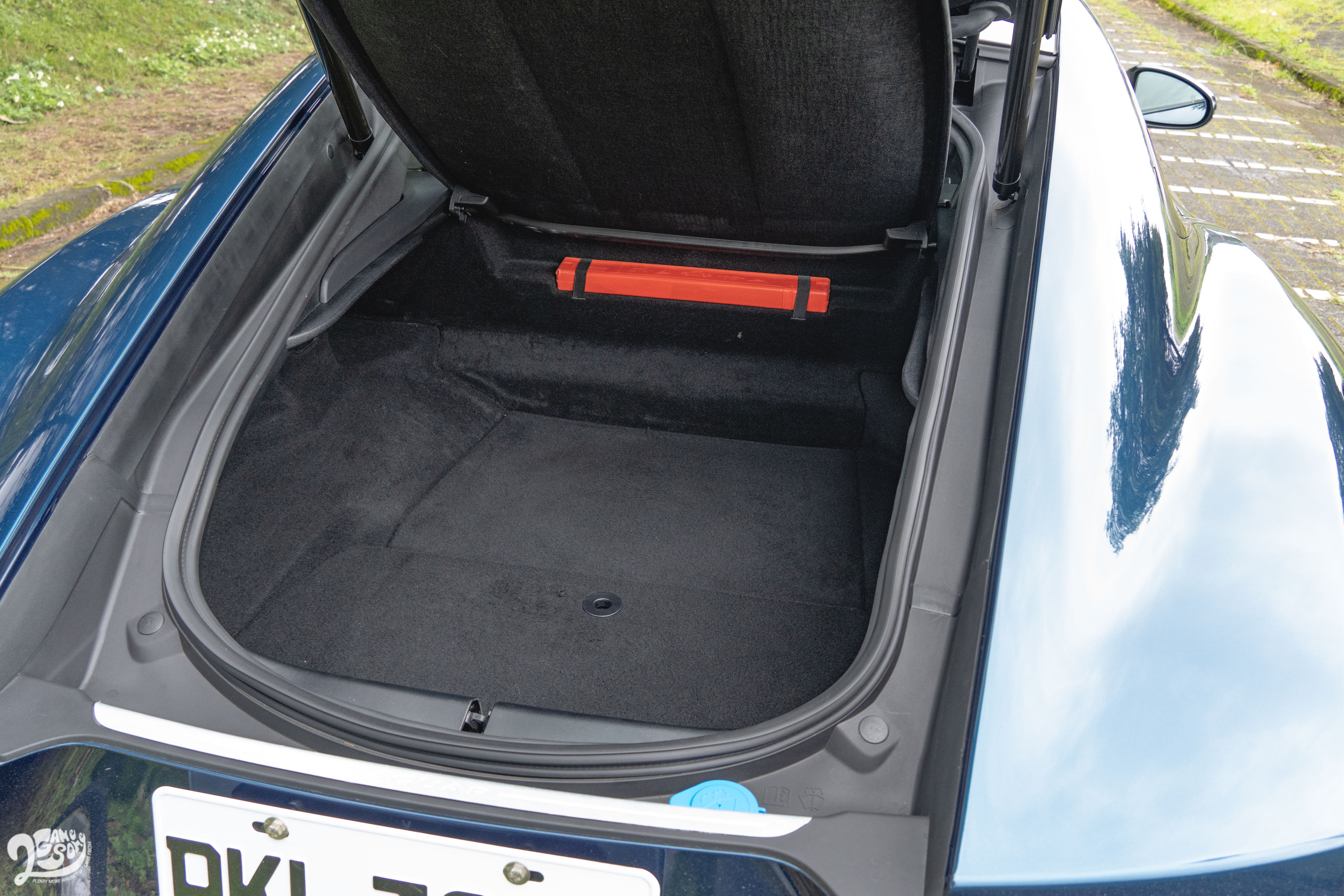 行李廂提供 336 公升。