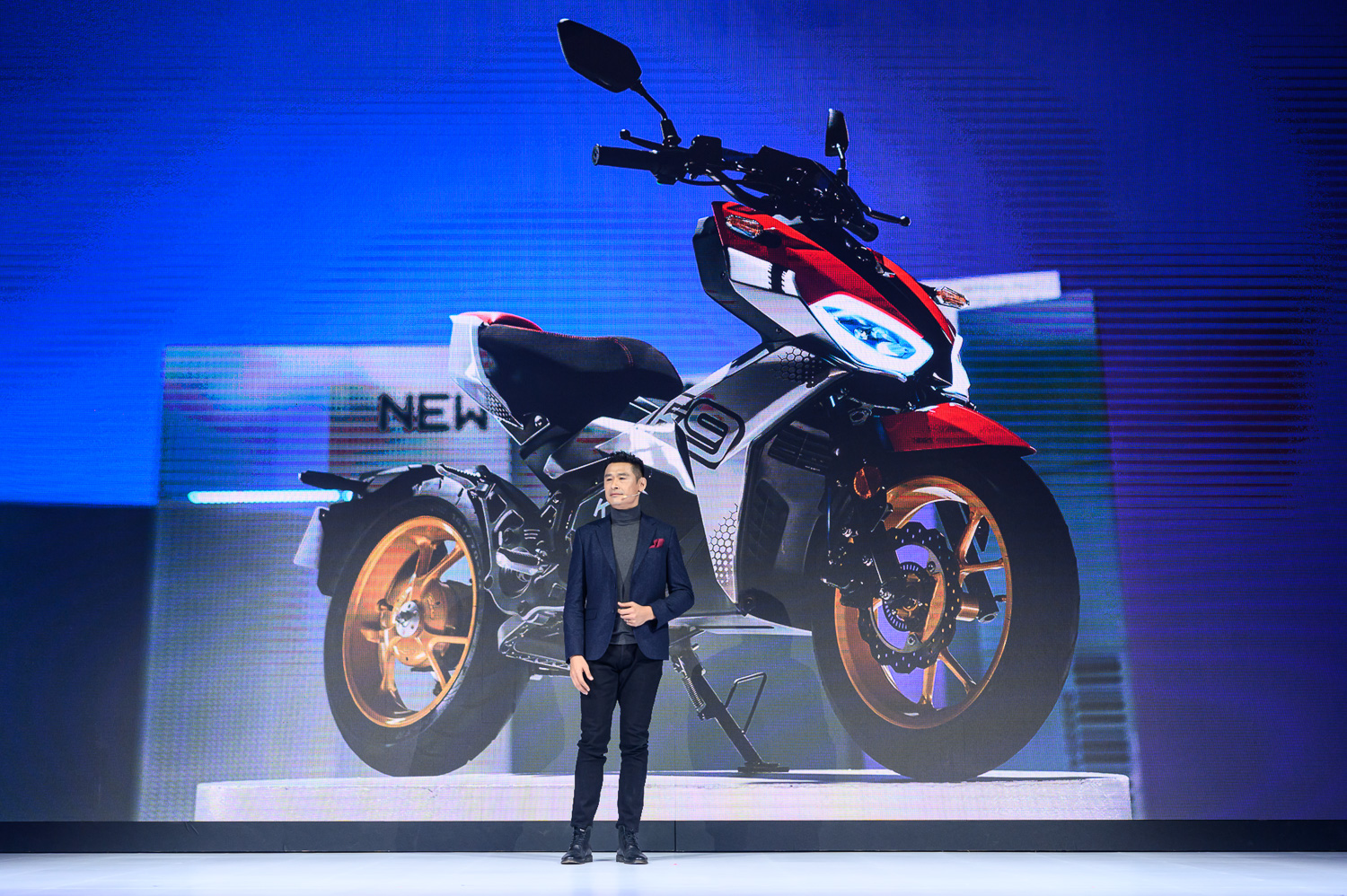 全新 Kymco F9 都會運動型電動機車。