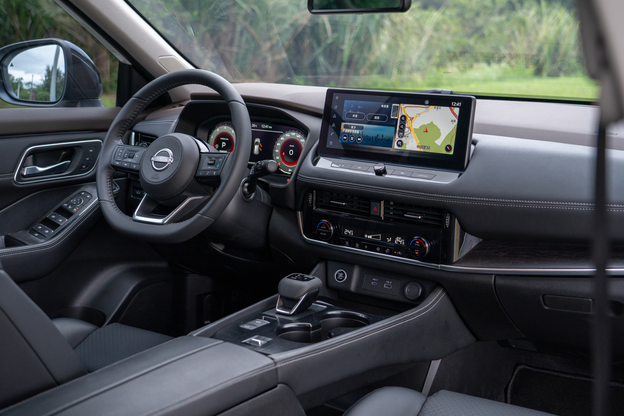 X-TRAIL輕油電旗艦版針對儀表板與數位影音主機也皆導入12.3吋的數位螢幕規格。