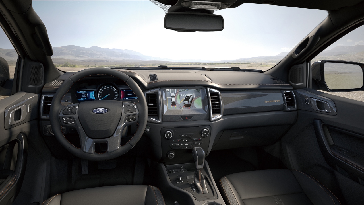 Ford Ranger 運動型進化搭載全新 360°環景影像行車輔助系統，提供駕駛者更直覺的影像輔助。