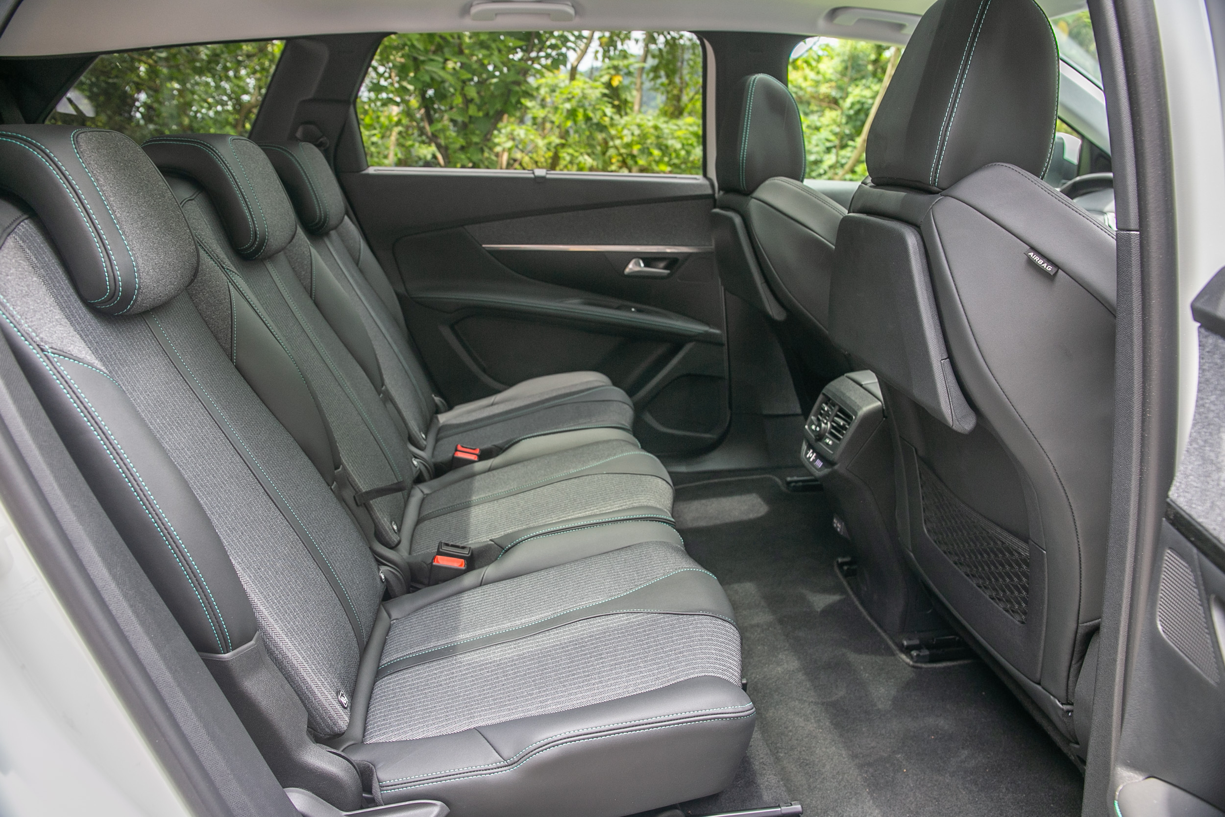 第二排採取三張獨立座椅設計,為同級中獨有。