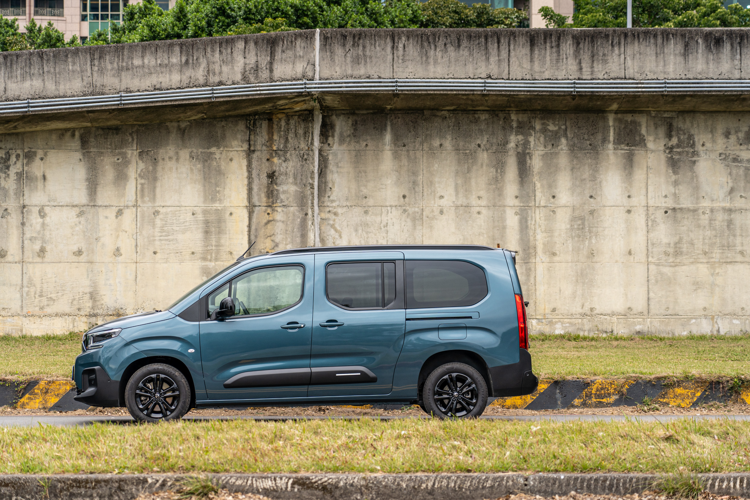 空間全解放、科技力滿載！Citroën Berlingo Max XL 長軸七座讓對手都為之汗顏的關鍵？