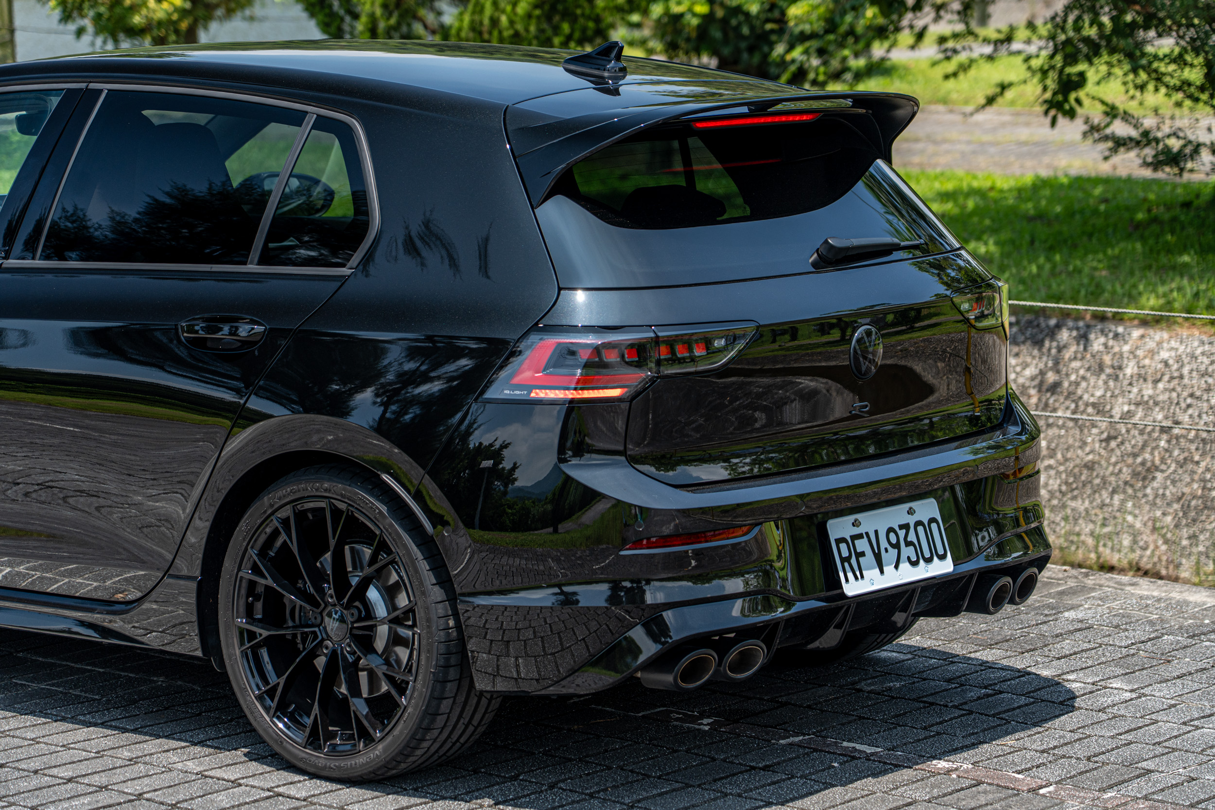 相較於 Golf R Air，Black Edition 的整體設計更為激進前衛。