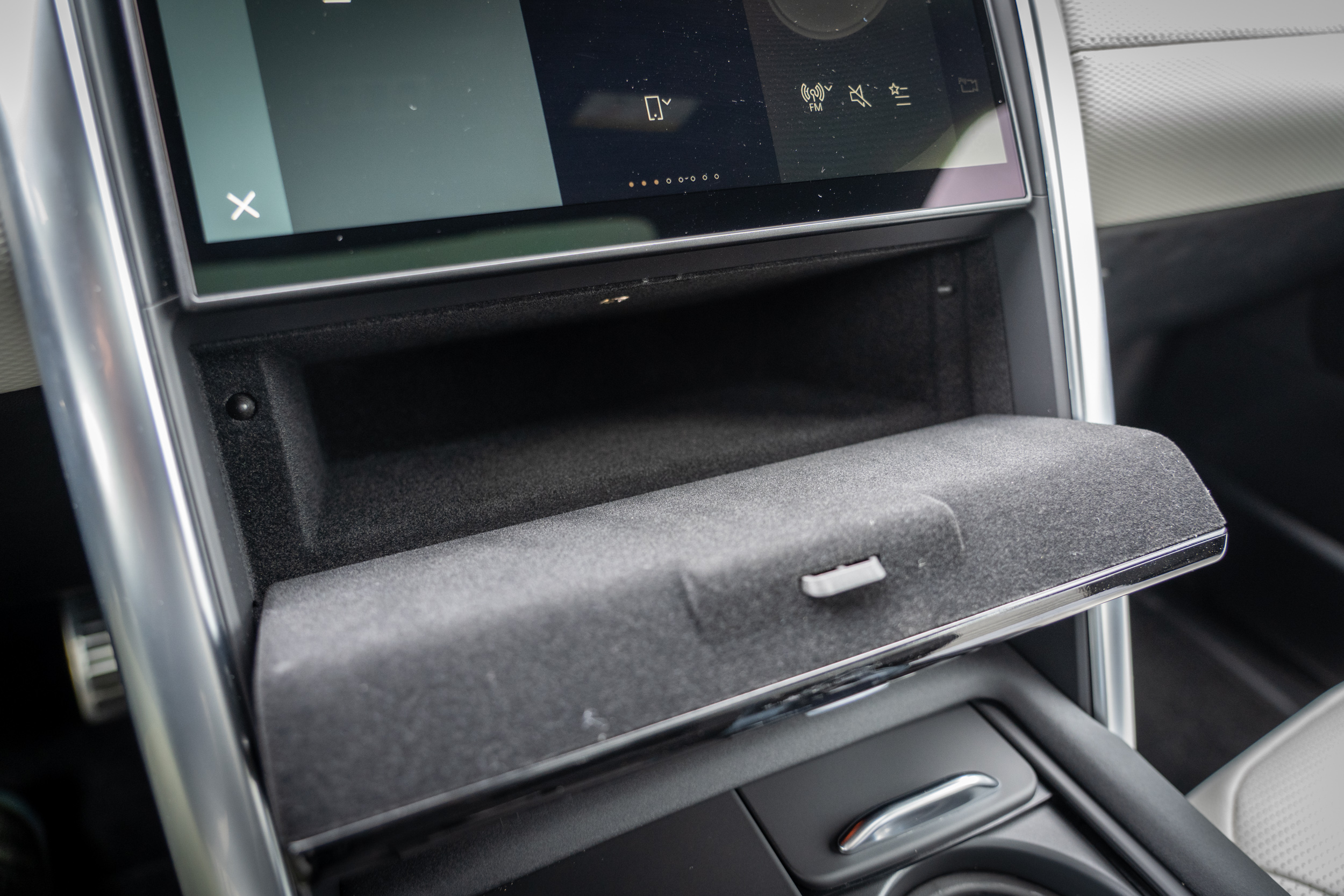 空調介面為抽屜式設計,內藏有置物空間。