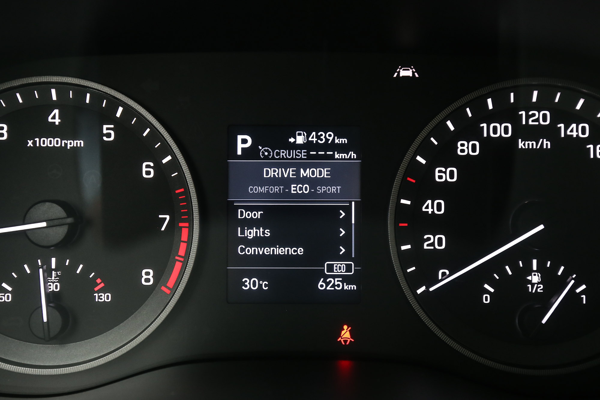 DRIVE MODE 駕駛模式選擇也會出現在儀表板上。