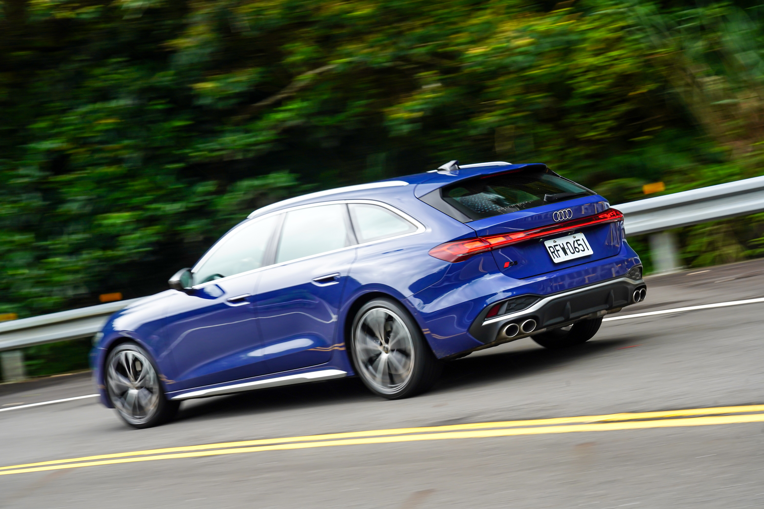 能文能武是這具六缸機體給人的第一印象，輸出線性綿密。