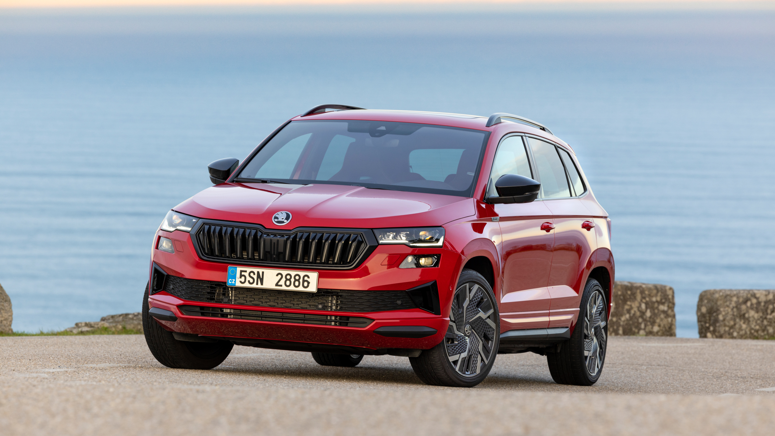 27 年式 Škoda 車系抵港上市，聚焦安全科技與無線充電升級！