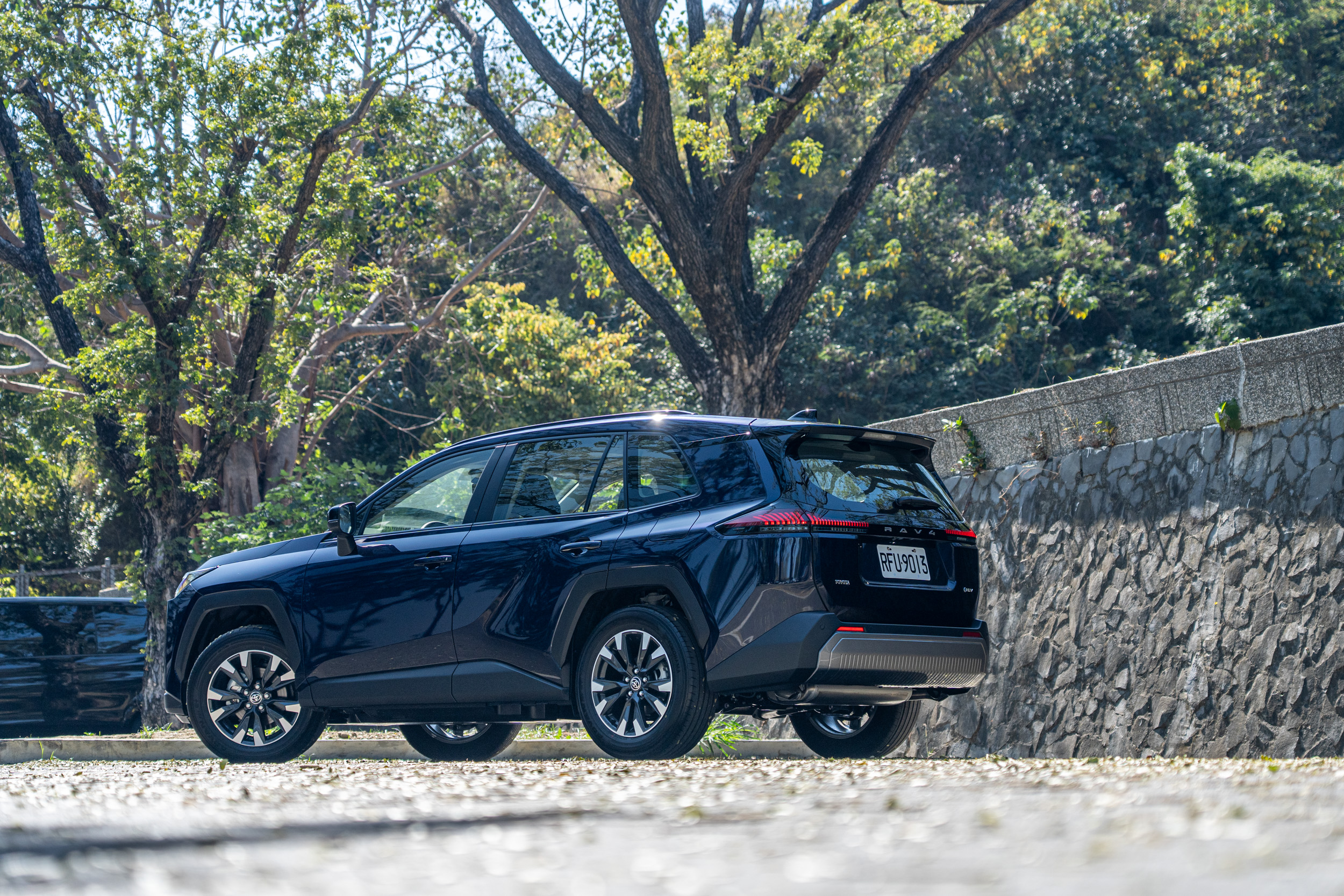 試駕車款為旗艦版本，配備相當豐富。