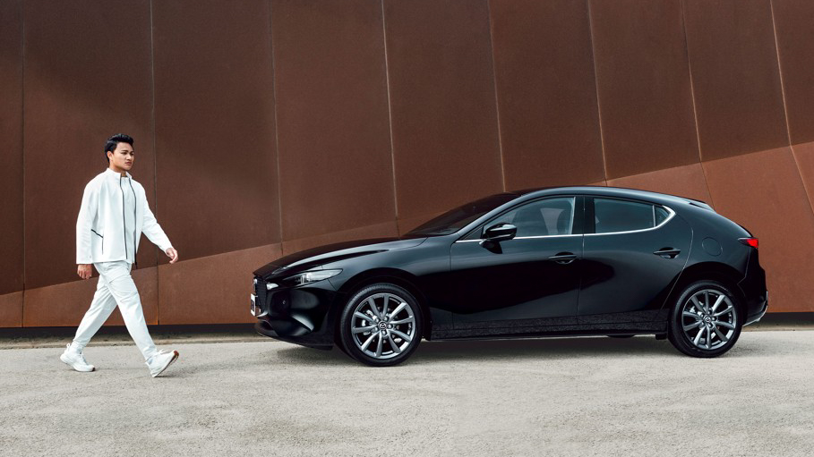Mazda 享馭專案： Mazda3 限時標配 ALH 智慧型頭燈｜CX-30 限時標配前擋投影式全彩 HUD！