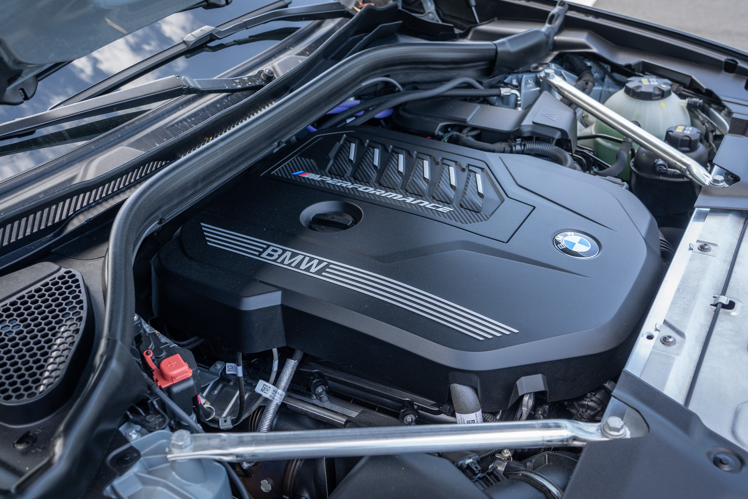 搭載 3.0 升 TwonPower Turbo 直列六缸汽油引擎，具備 360hp/5200rpm 最大馬力與 500Nm/1900rpm 最大扭力輸出。