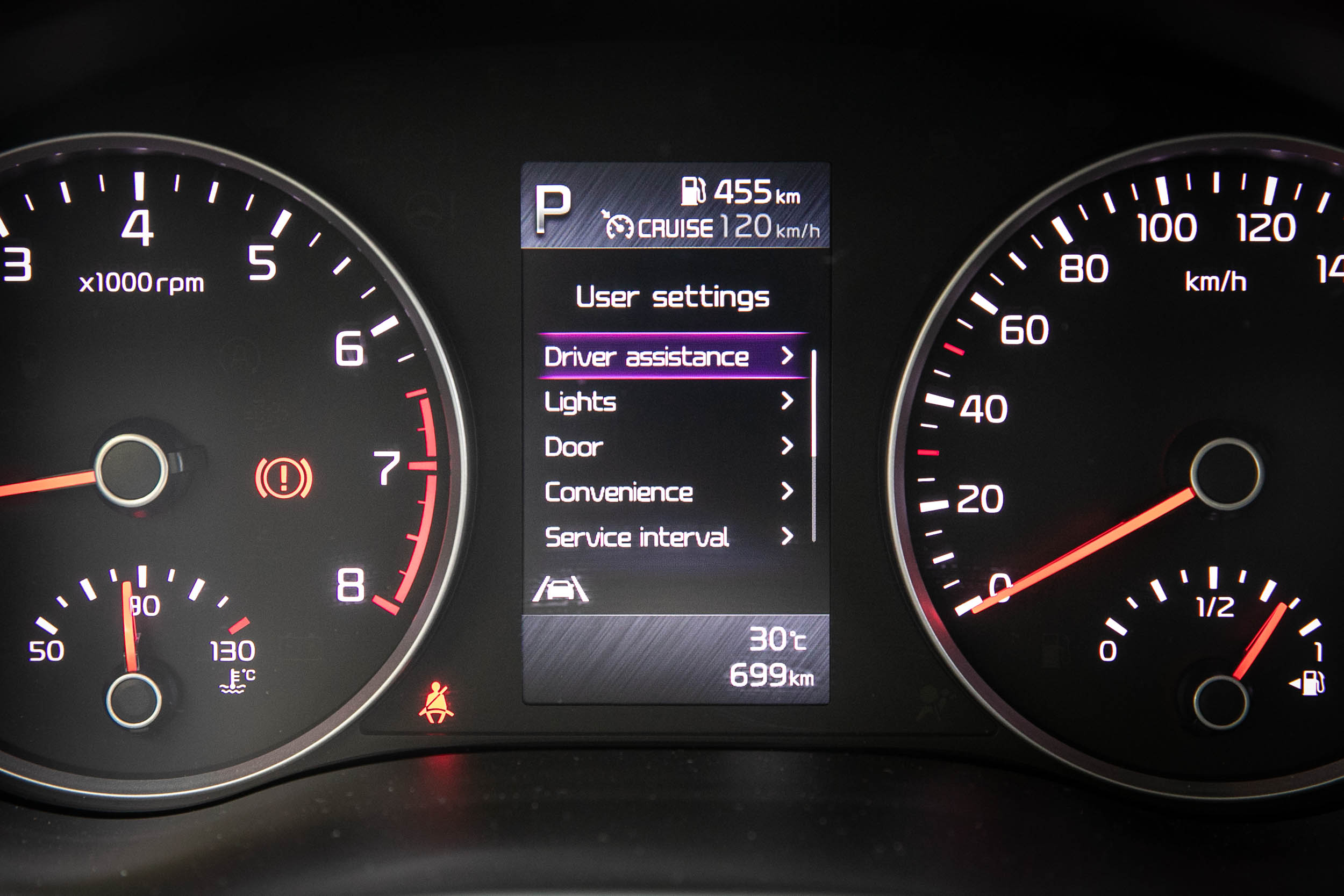 Stonic 全車系標配 Drive Wise 智慧安全輔助系統,絕對是同級中的安全優等生。