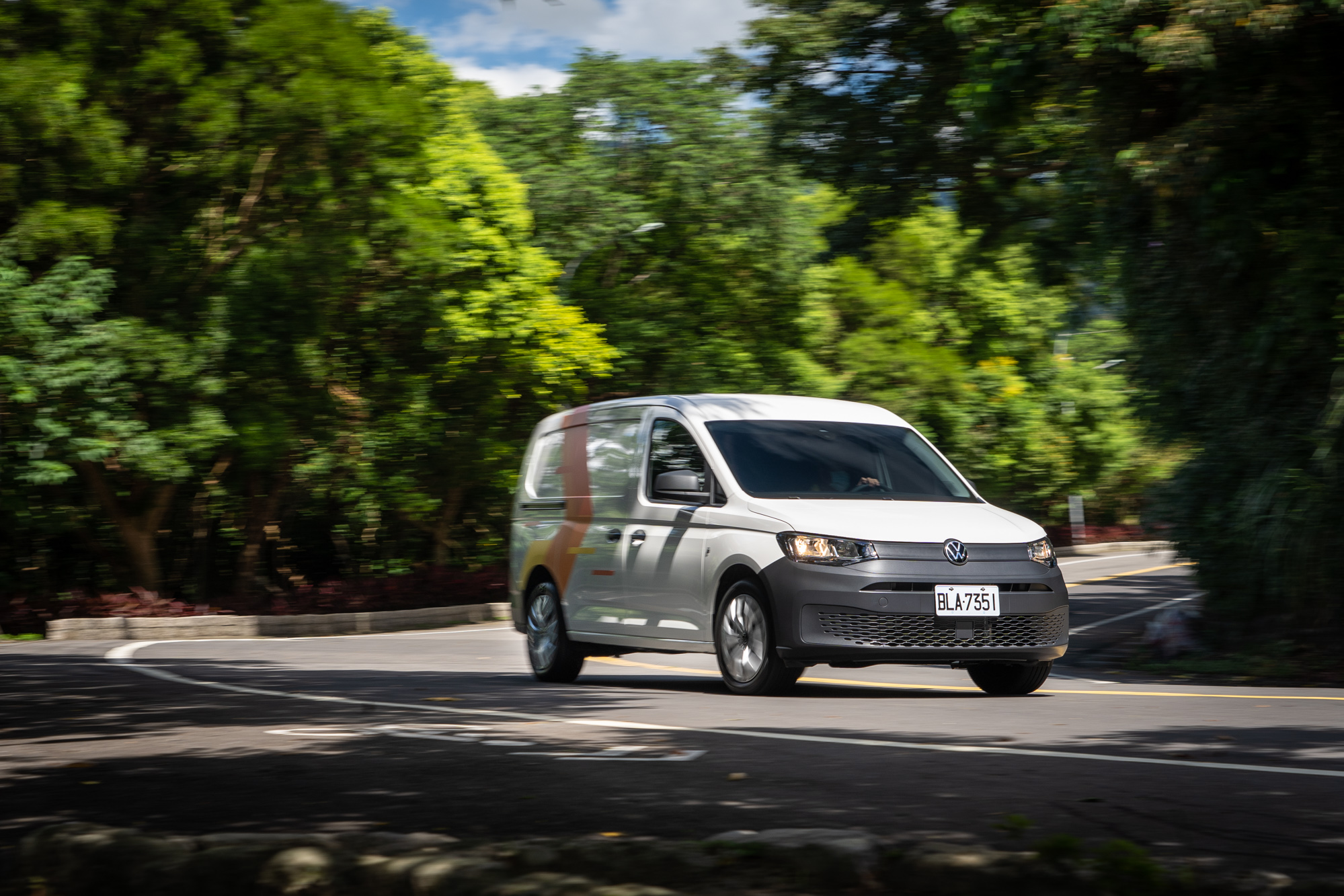 雖然官方數據顯示 22.4kgm 的最大扭力,僅需 1750rpm 轉速時就可全數湧現,但在實際的試駕過程中,低轉速的加速力道出現卻較晚。