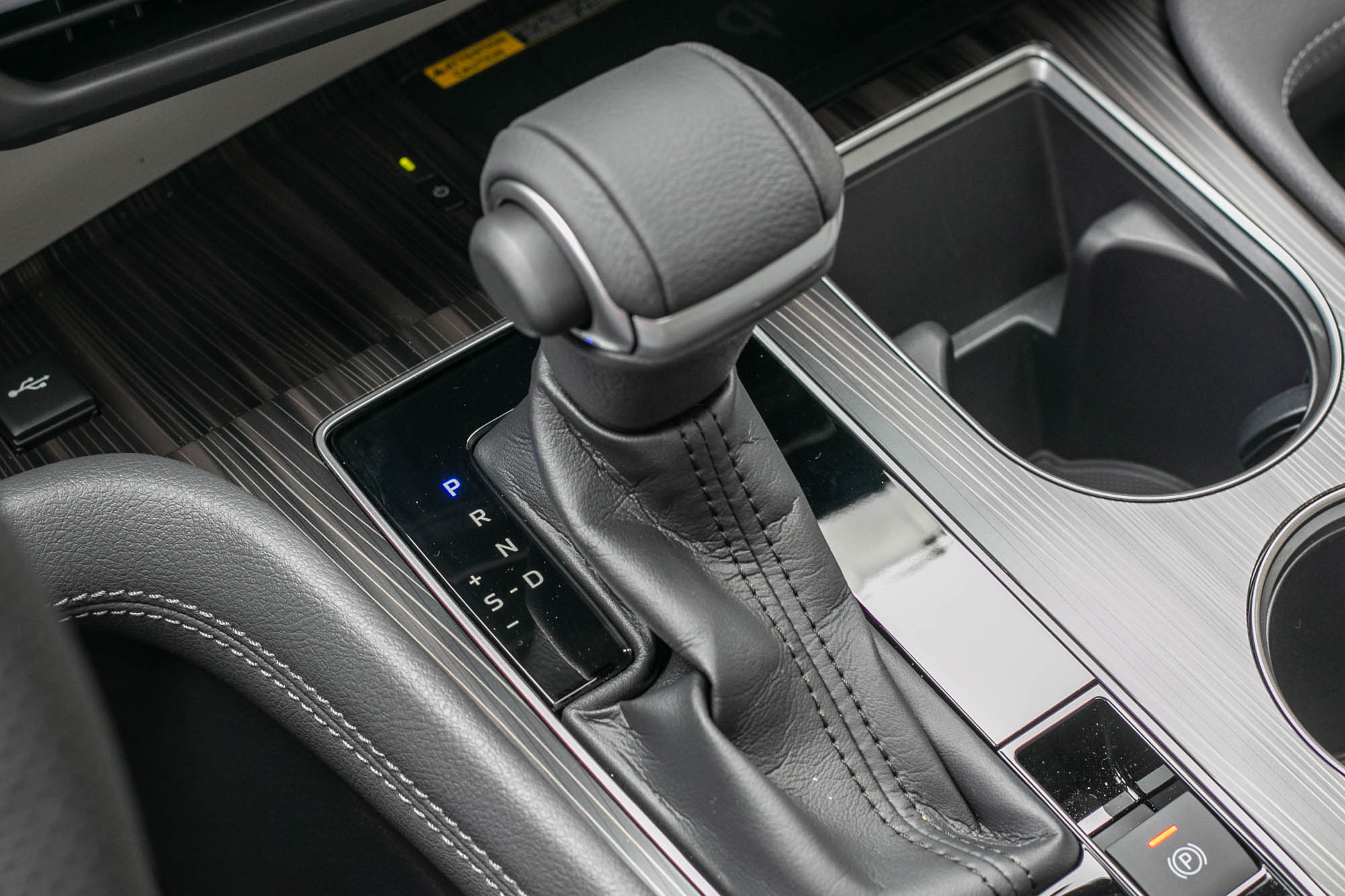 變速箱配備改換 CVT 無段變速系統,傳輸效應佳,反映在最佳達 18.7km/L 的平均油耗表現上。