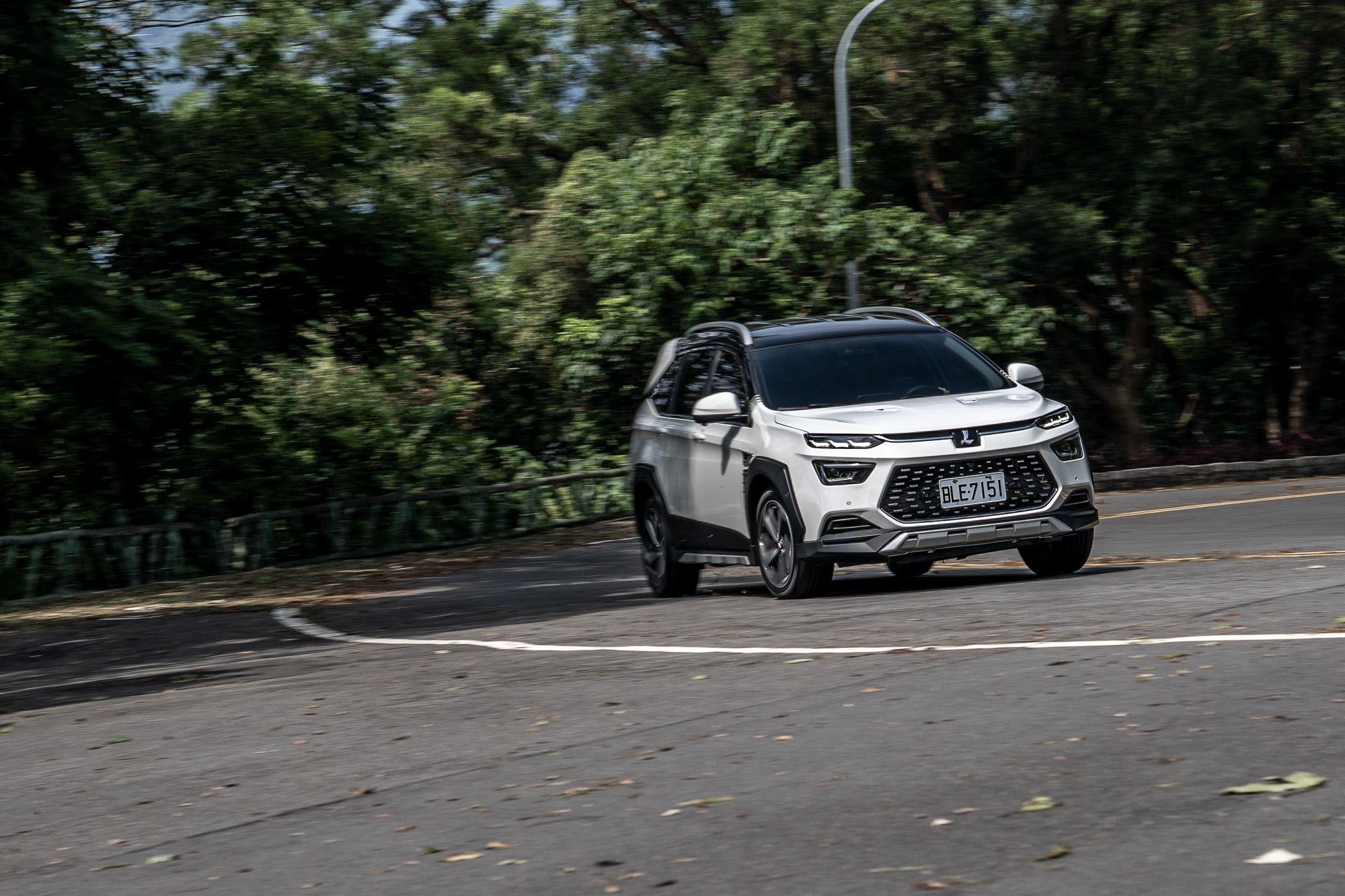 URX 的底盤設置方向非常明顯,那便是以舒適、沈穩為主,提供十足家庭取向的駕乘體驗。