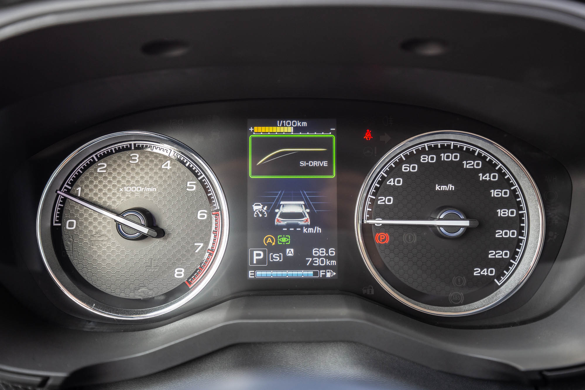 提供 SI-DRIVE 雙模式動力控制系統,但由於搭配的是 CVT 無段變速箱,動力模式差異感受不大。