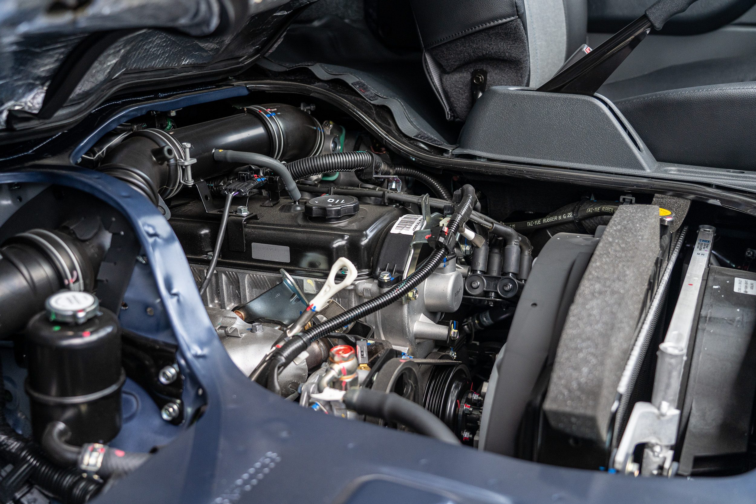 P350 Hybrid 配置了一具 2.4 升自然進氣汽油引擎。